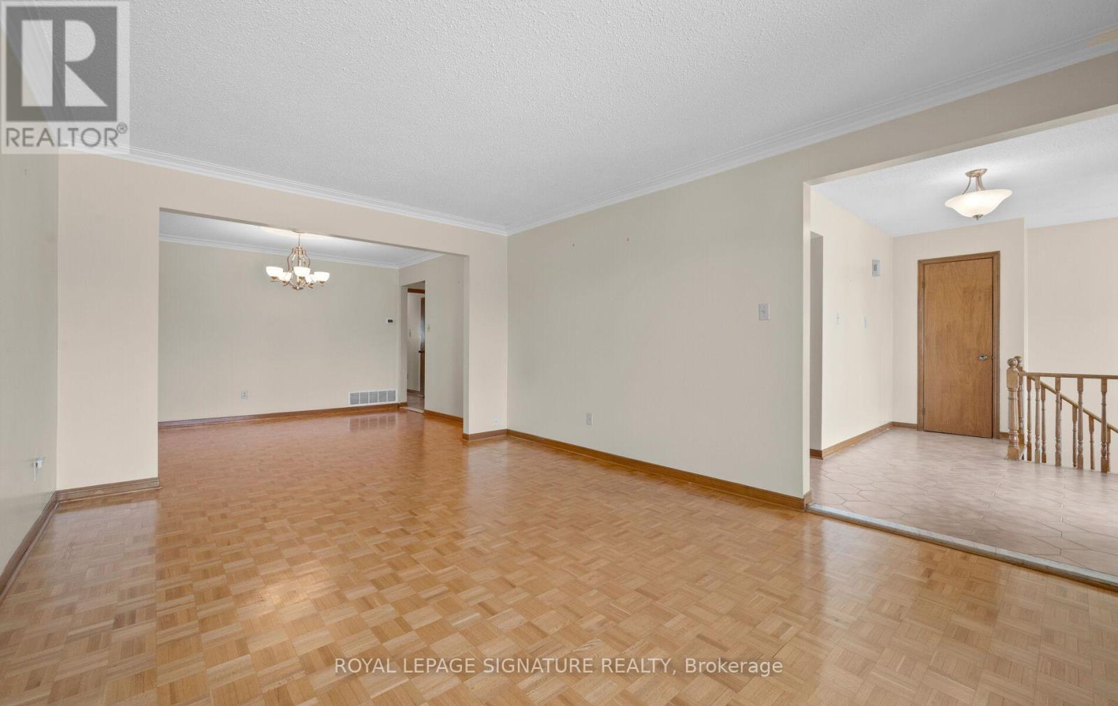5 Acacia Avenue, Toronto, Ontario  M9M 1H6 - Photo 7 - W12923776