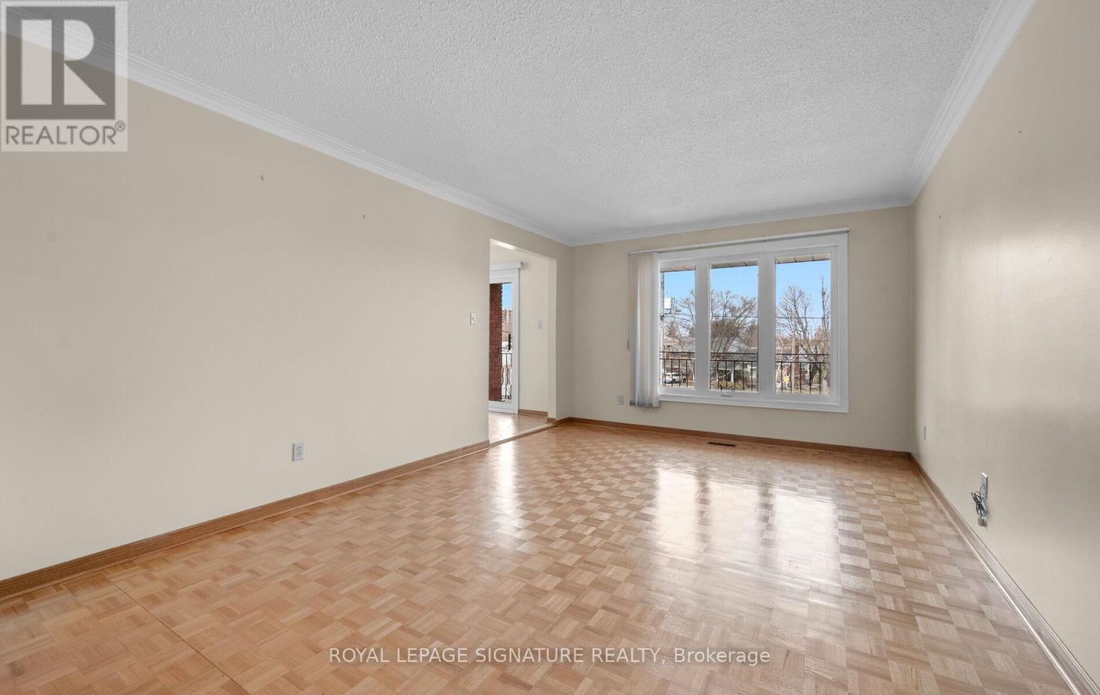 5 Acacia Avenue, Toronto, Ontario  M9M 1H6 - Photo 9 - W12923776