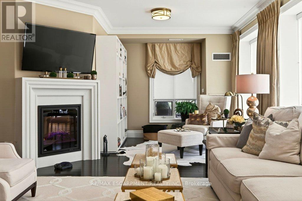 201 - 445 Elizabeth Street, Burlington, Ontario  L7R 2L8 - Photo 10 - W12923802