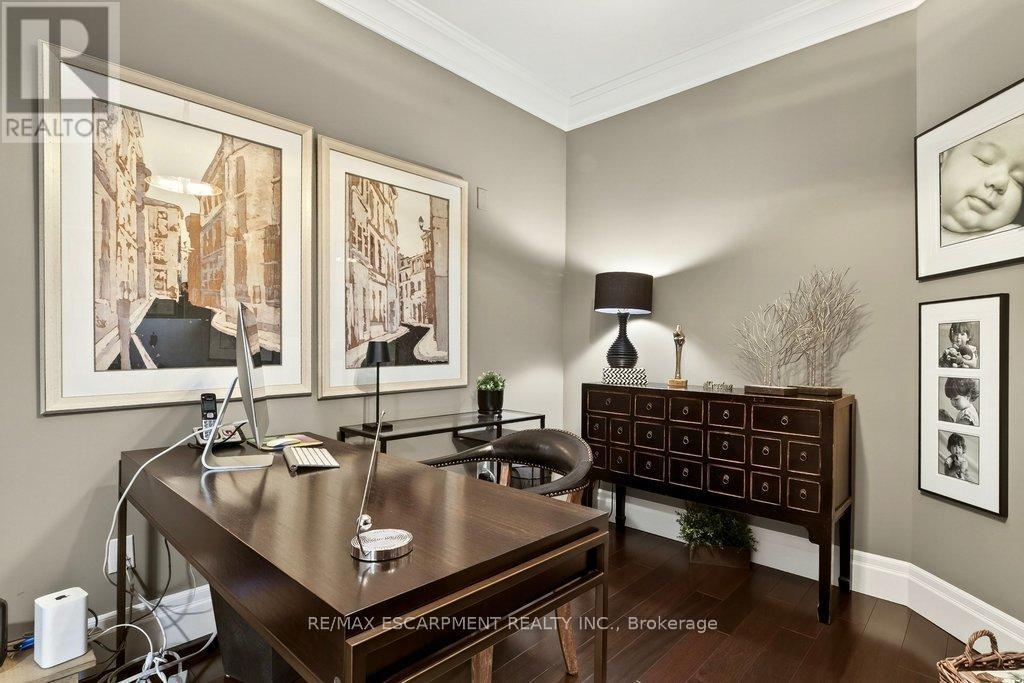 201 - 445 Elizabeth Street, Burlington, Ontario  L7R 2L8 - Photo 22 - W12923802