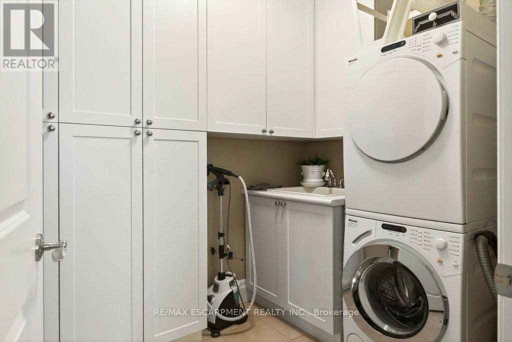 201 - 445 Elizabeth Street, Burlington, Ontario  L7R 2L8 - Photo 34 - W12923802