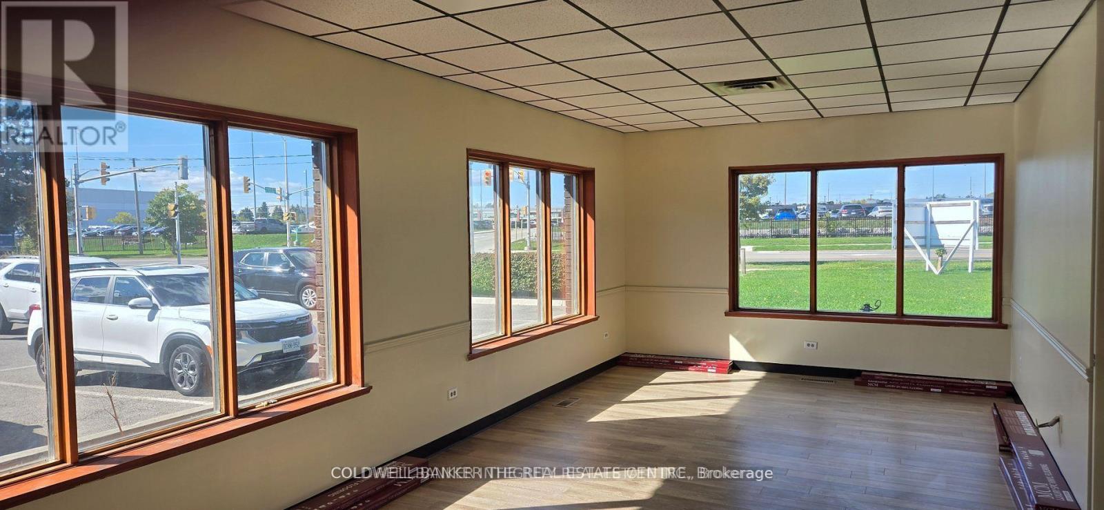 2120 Speers Road, Oakville, Ontario  L6L 2X8 - Photo 4 - W12923812