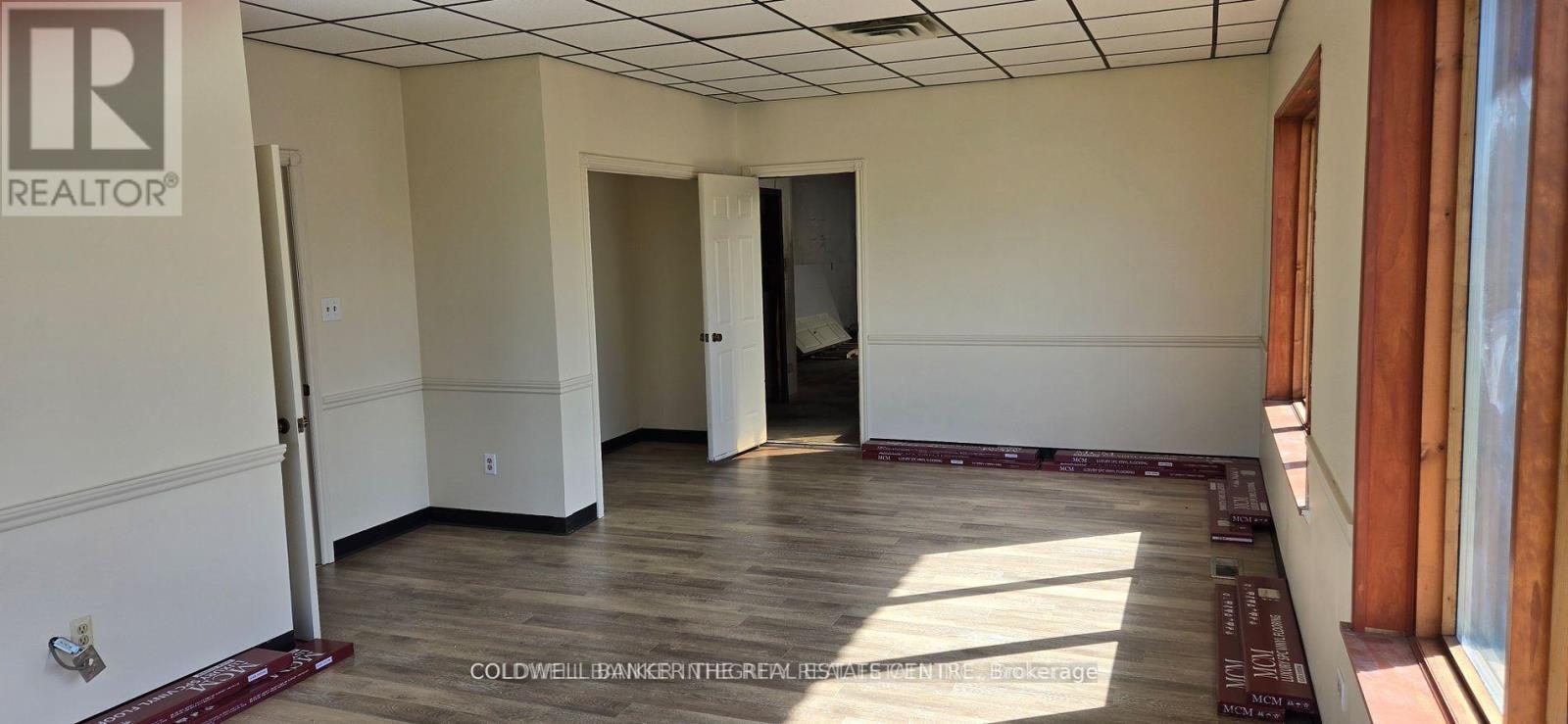 2120 Speers Road, Oakville, Ontario  L6L 2X8 - Photo 5 - W12923812