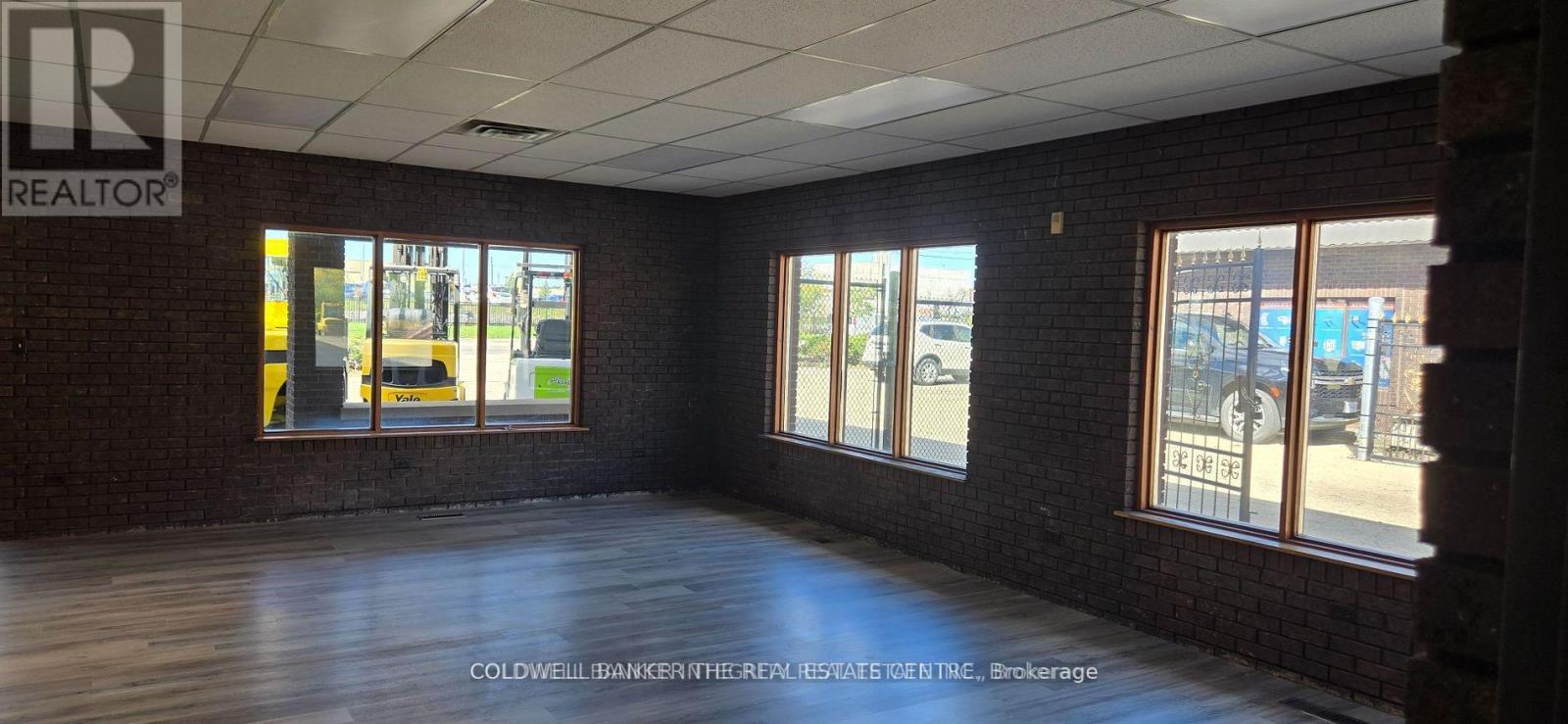 2120 Speers Road, Oakville, Ontario  L6L 2X8 - Photo 7 - W12923812