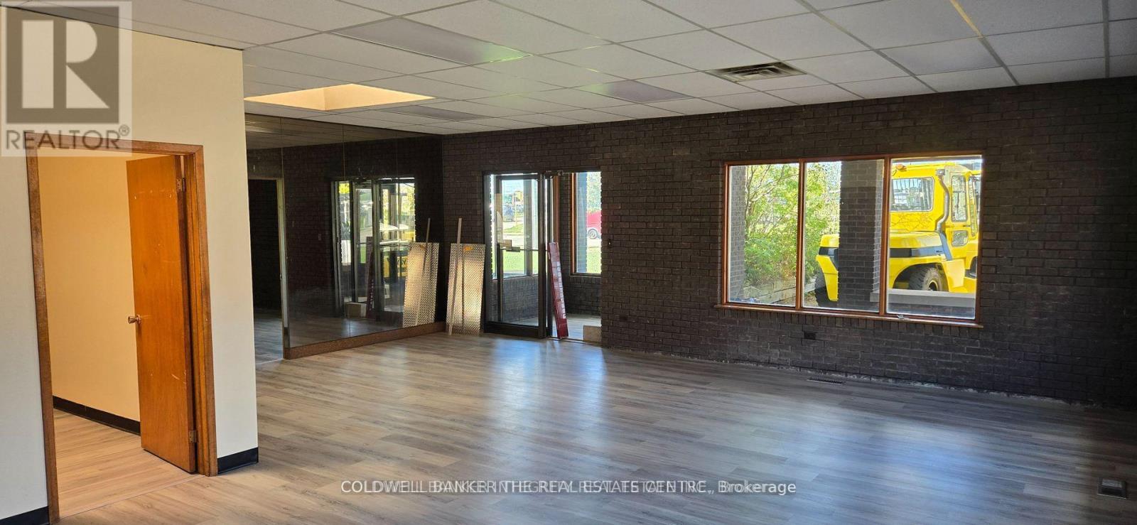 2120 Speers Road, Oakville, Ontario  L6L 2X8 - Photo 8 - W12923812