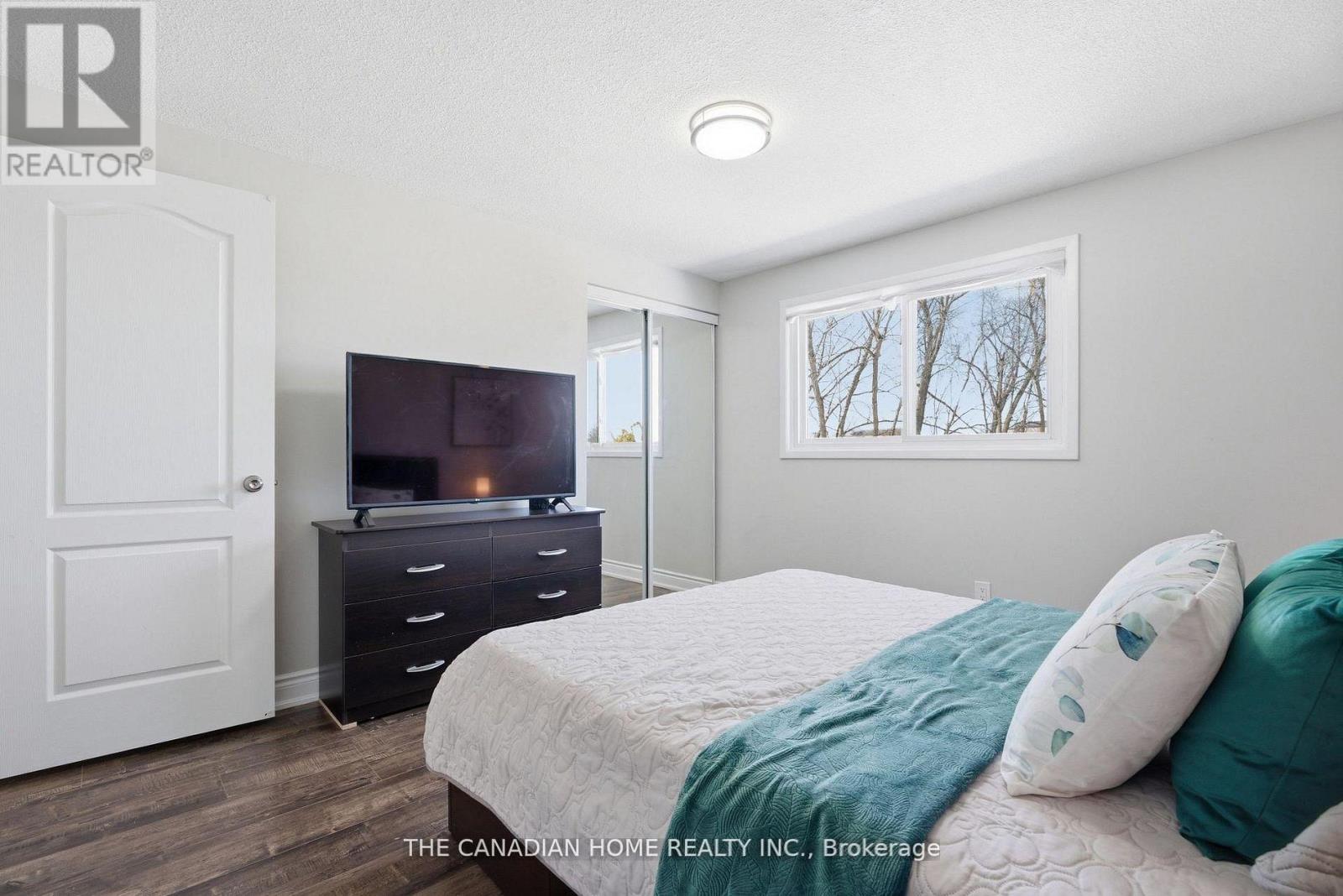 22 Hindquarter Court, Brampton, Ontario  L6S 2C3 - Photo 4 - W12923820