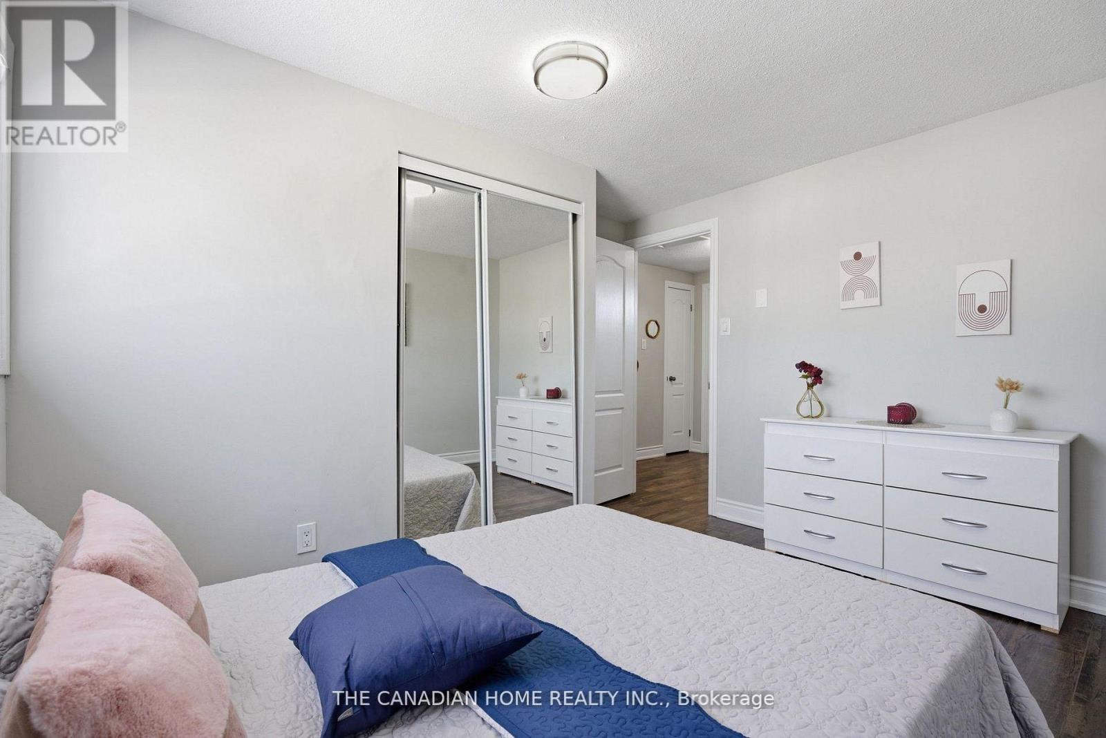 22 Hindquarter Court, Brampton, Ontario  L6S 2C3 - Photo 6 - W12923820