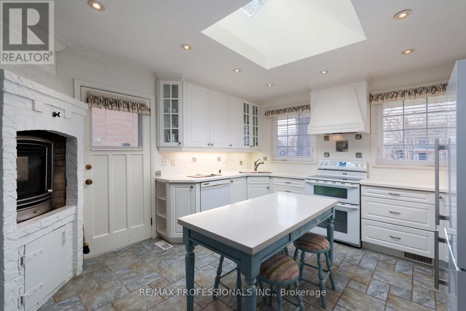 3 Conifer Drive, Toronto, Ontario M9C 1X3 - Photo 10 - W12923826