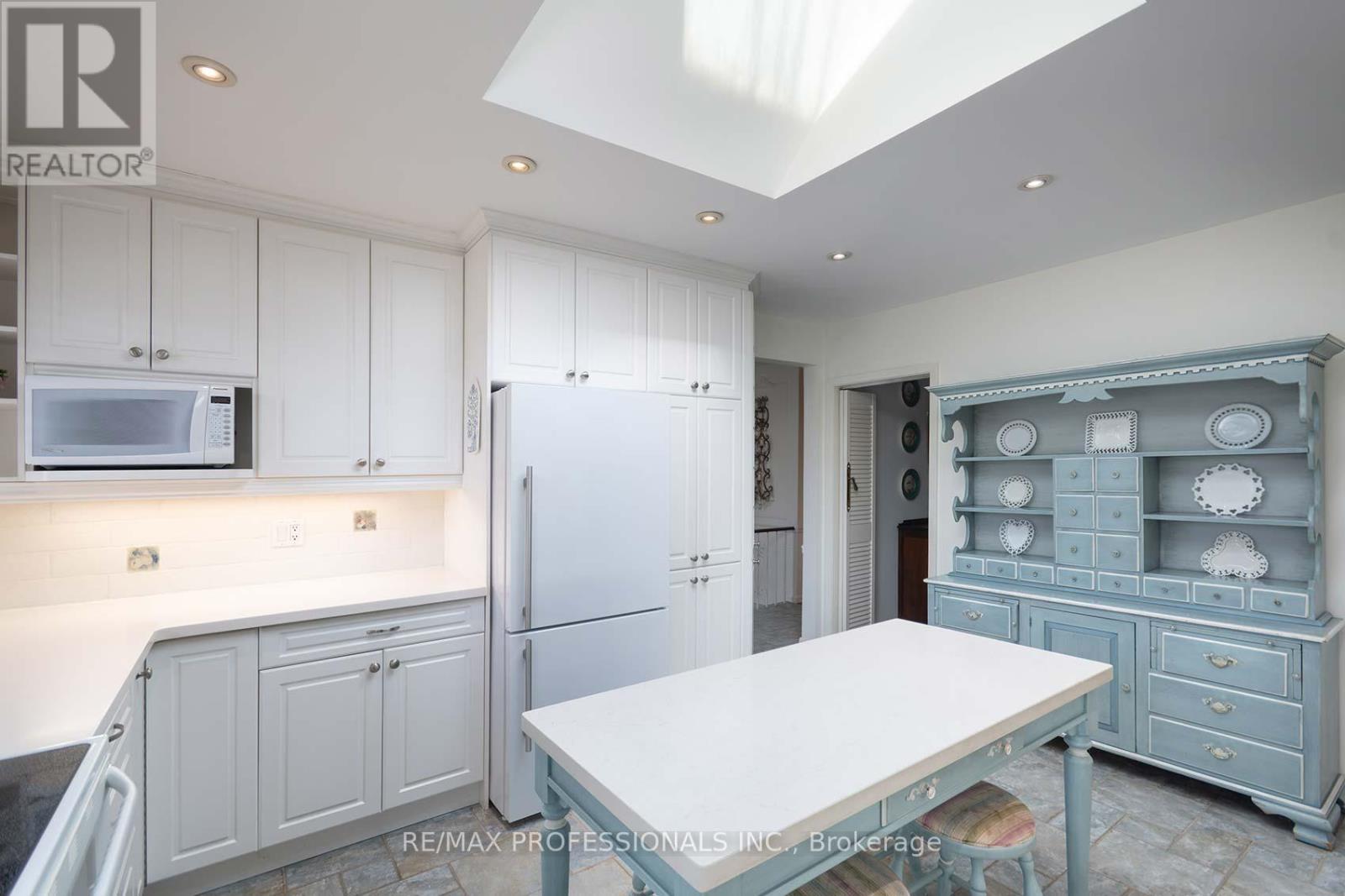 3 Conifer Drive, Toronto, Ontario M9C 1X3 - Photo 11 - W12923826