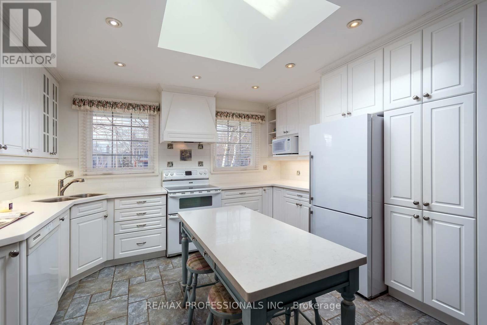 3 Conifer Drive, Toronto, Ontario M9C 1X3 - Photo 12 - W12923826