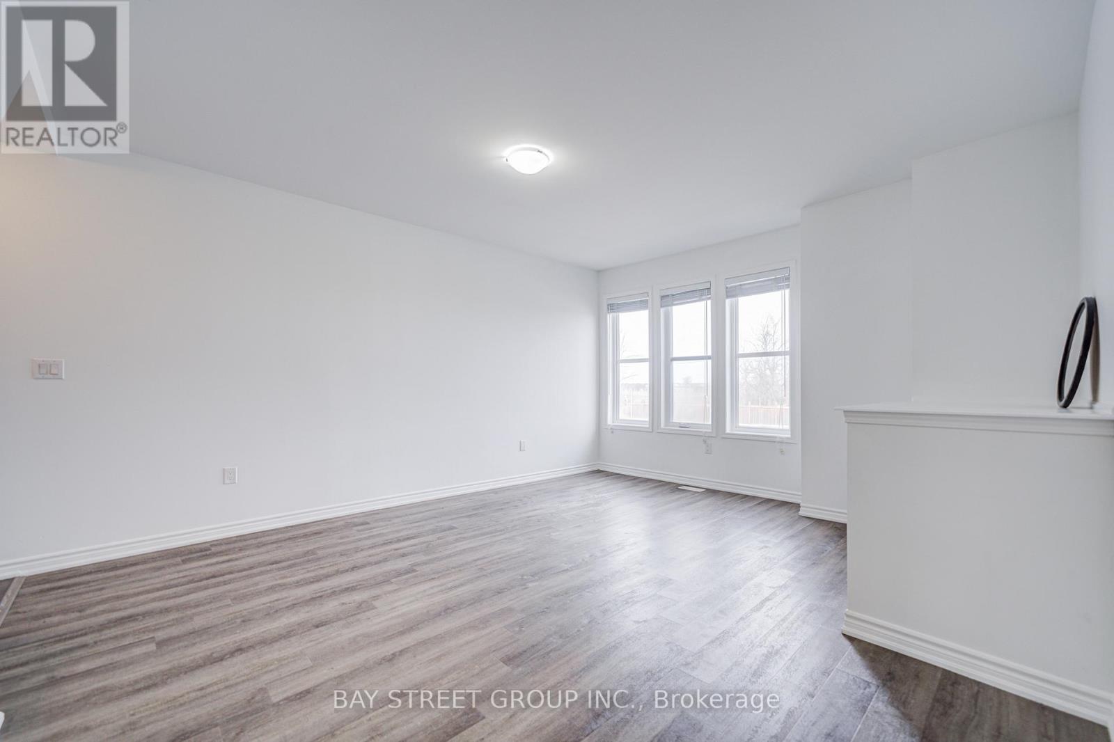 29 - 980 Logan Drive, Milton (Cb Cobban), Ontario  L9E 1T1 - Photo 6 - W12923850