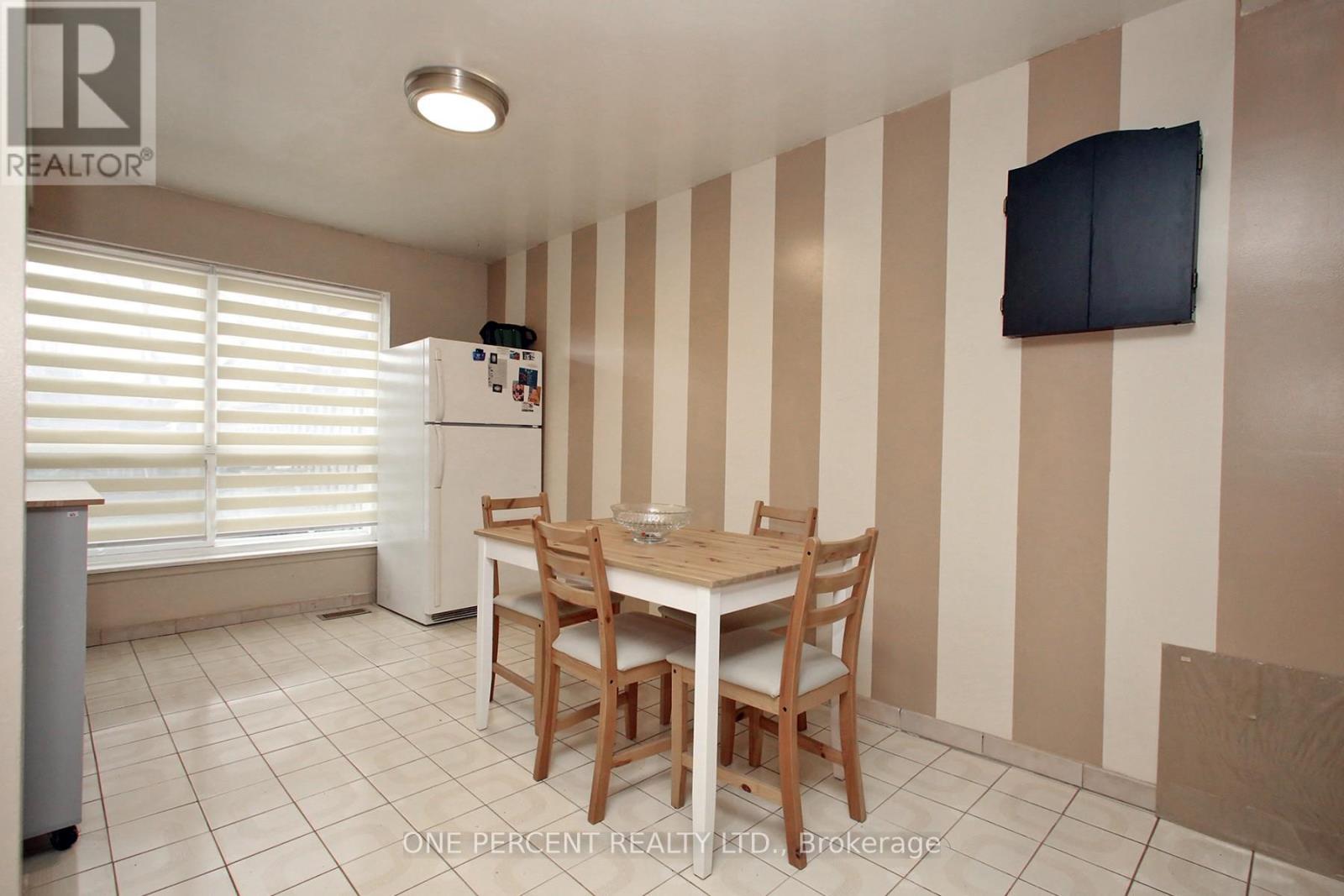 3074 Merritt Avenue, Mississauga, Ontario  L4T 1P2 - Photo 11 - W12923858