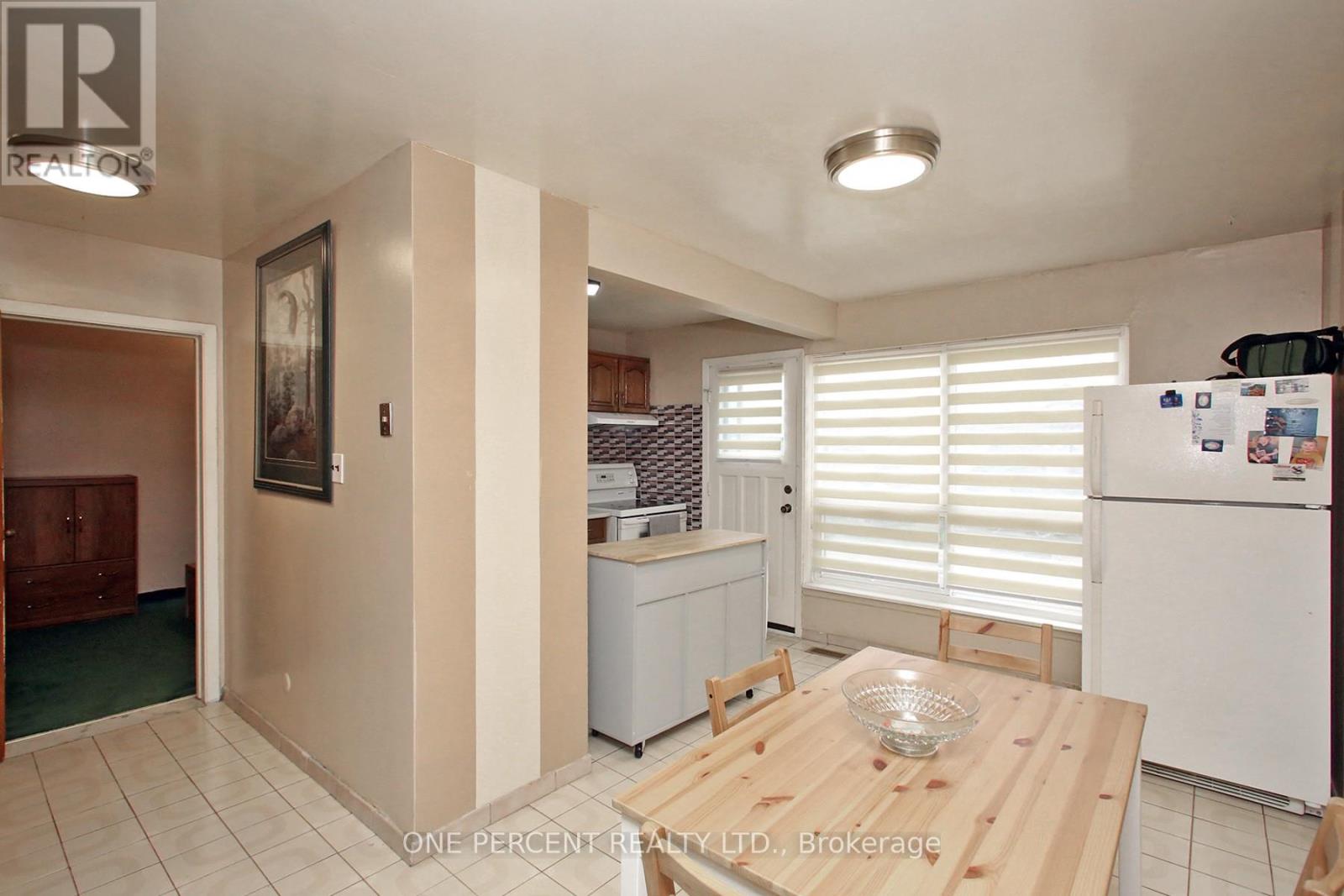 3074 Merritt Avenue, Mississauga, Ontario  L4T 1P2 - Photo 12 - W12923858