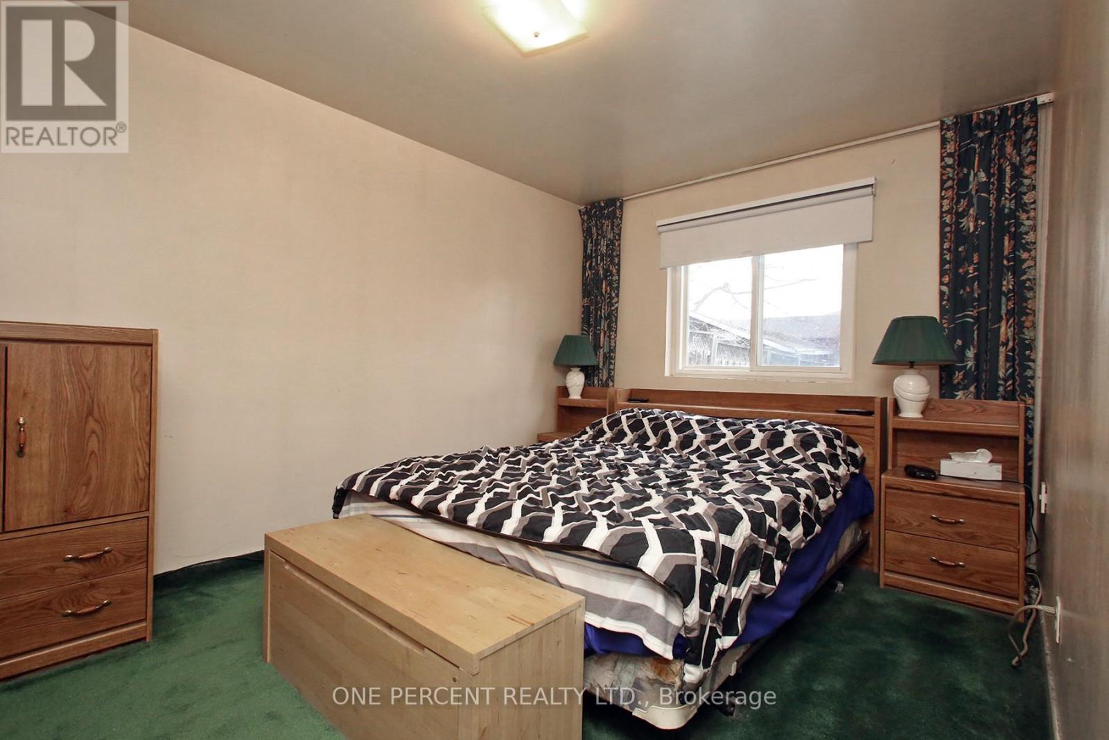 3074 Merritt Avenue, Mississauga, Ontario  L4T 1P2 - Photo 15 - W12923858