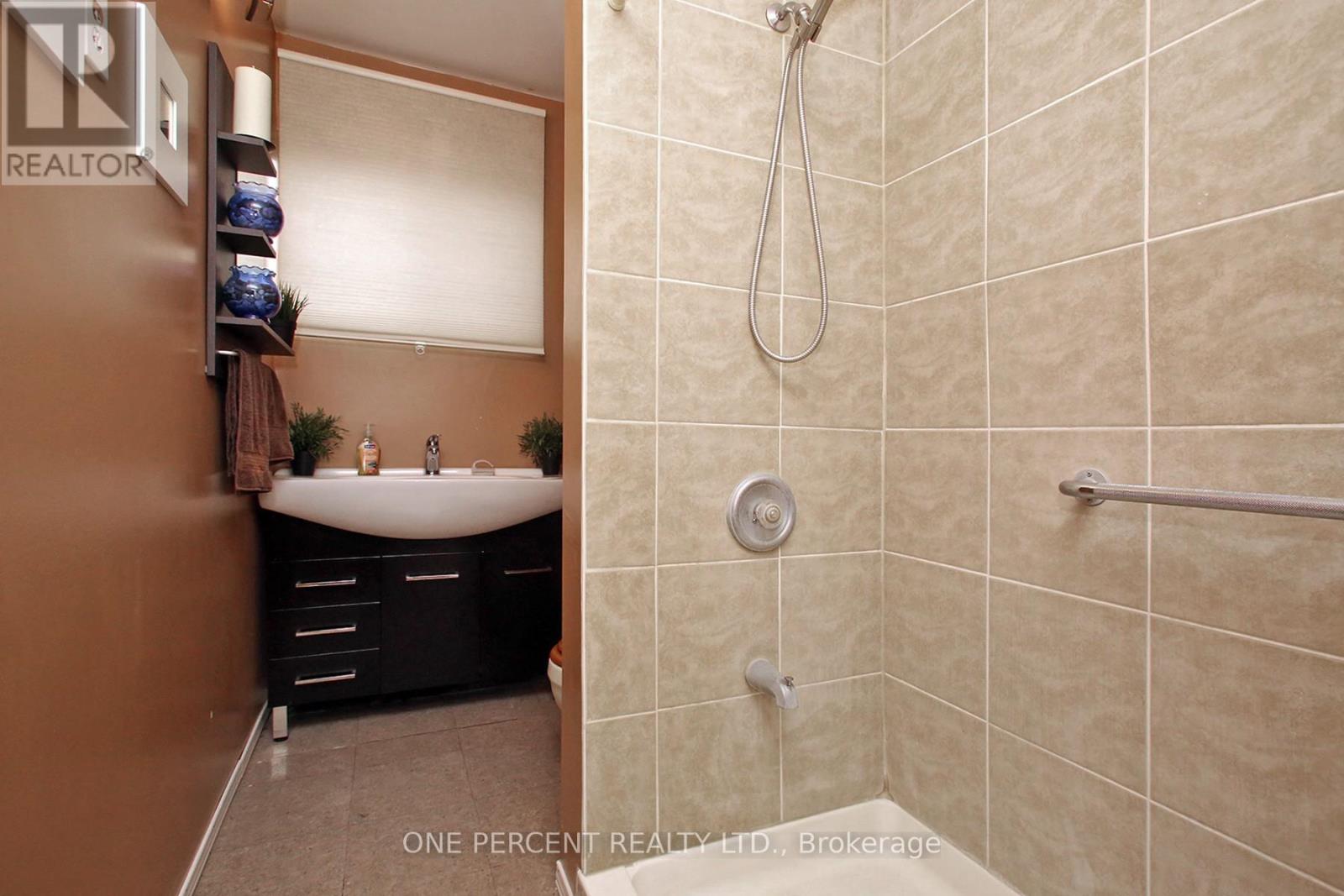 3074 Merritt Avenue, Mississauga, Ontario  L4T 1P2 - Photo 19 - W12923858