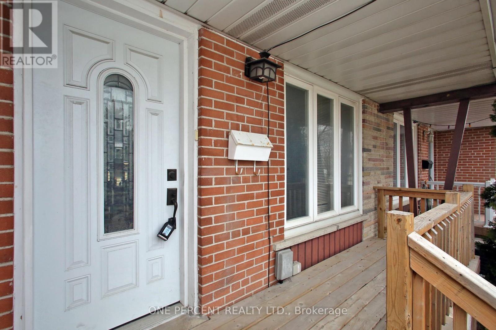 3074 Merritt Avenue, Mississauga, Ontario  L4T 1P2 - Photo 2 - W12923858