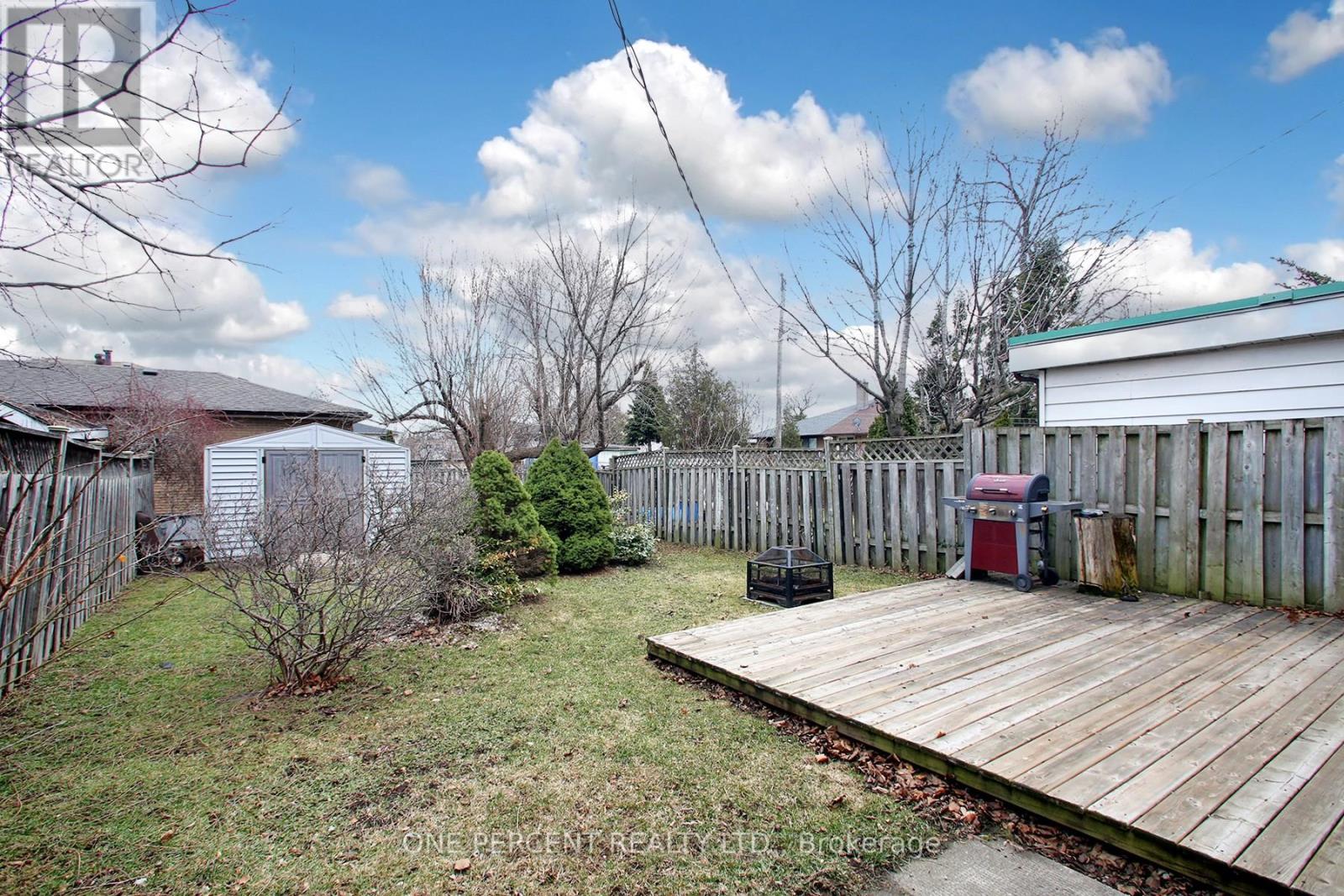 3074 Merritt Avenue, Mississauga, Ontario  L4T 1P2 - Photo 21 - W12923858