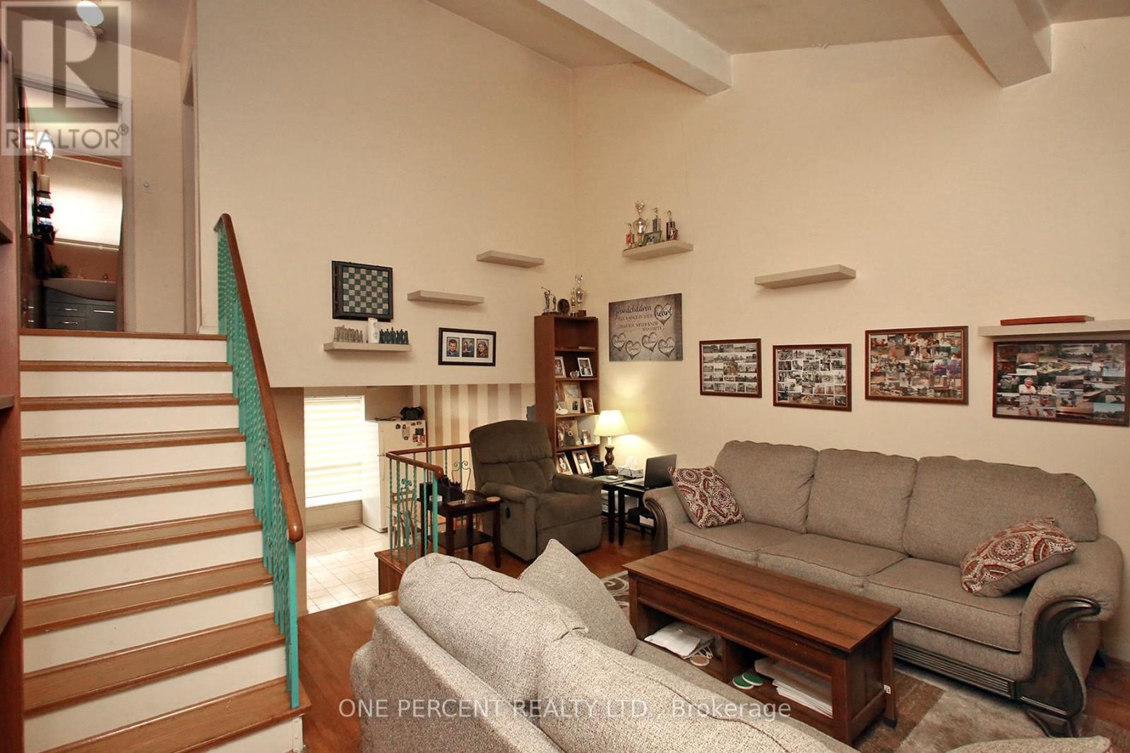 3074 Merritt Avenue, Mississauga, Ontario  L4T 1P2 - Photo 5 - W12923858