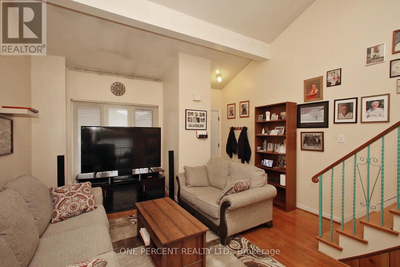 3074 Merritt Avenue, Mississauga, Ontario  L4T 1P2 - Photo 6 - W12923858