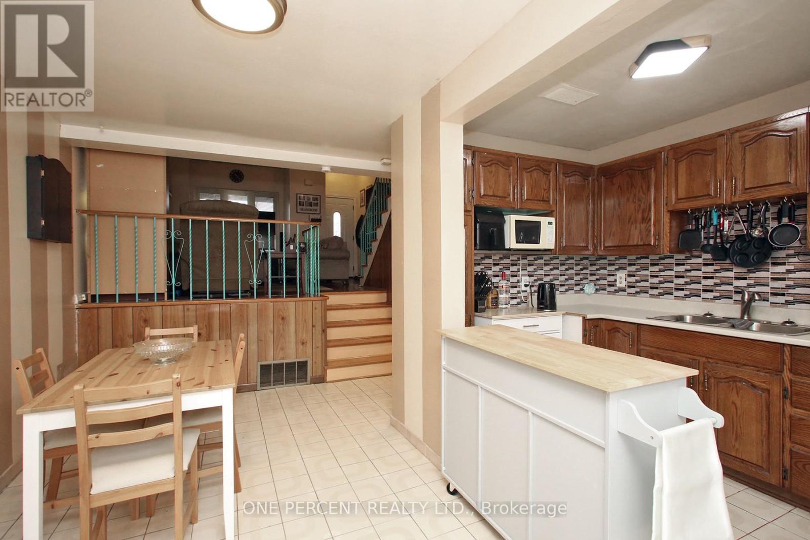 3074 Merritt Avenue, Mississauga, Ontario  L4T 1P2 - Photo 7 - W12923858