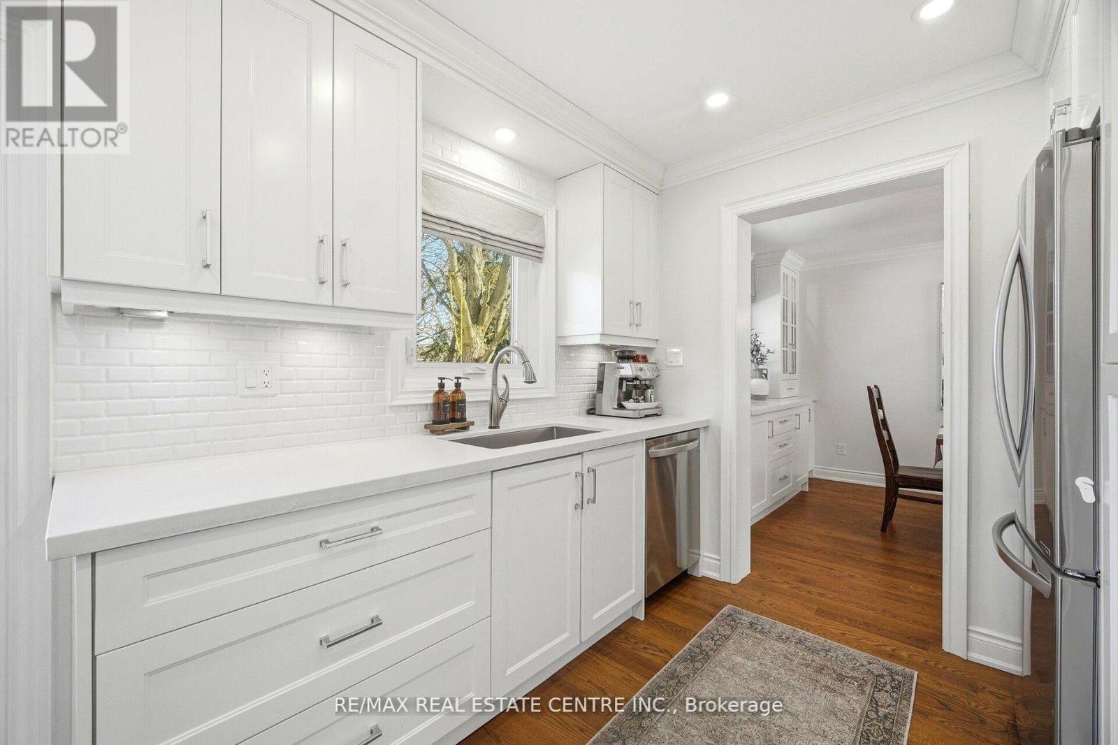 4253 Marblethorne Court, Mississauga, Ontario  L4W 2H9 - Photo 14 - W12923880