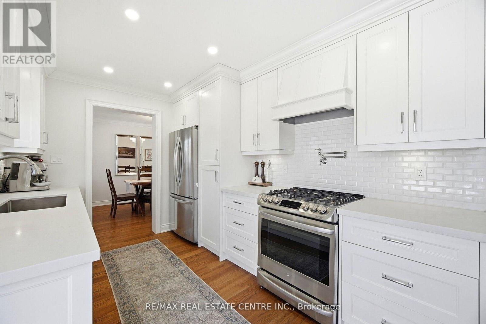 4253 Marblethorne Court, Mississauga, Ontario  L4W 2H9 - Photo 15 - W12923880