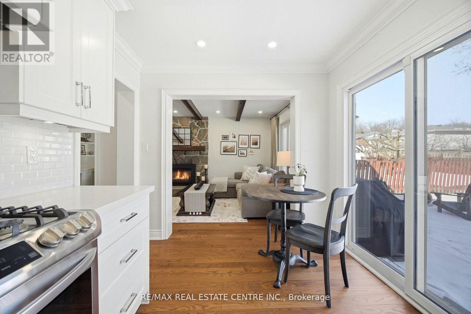 4253 Marblethorne Court, Mississauga, Ontario  L4W 2H9 - Photo 16 - W12923880