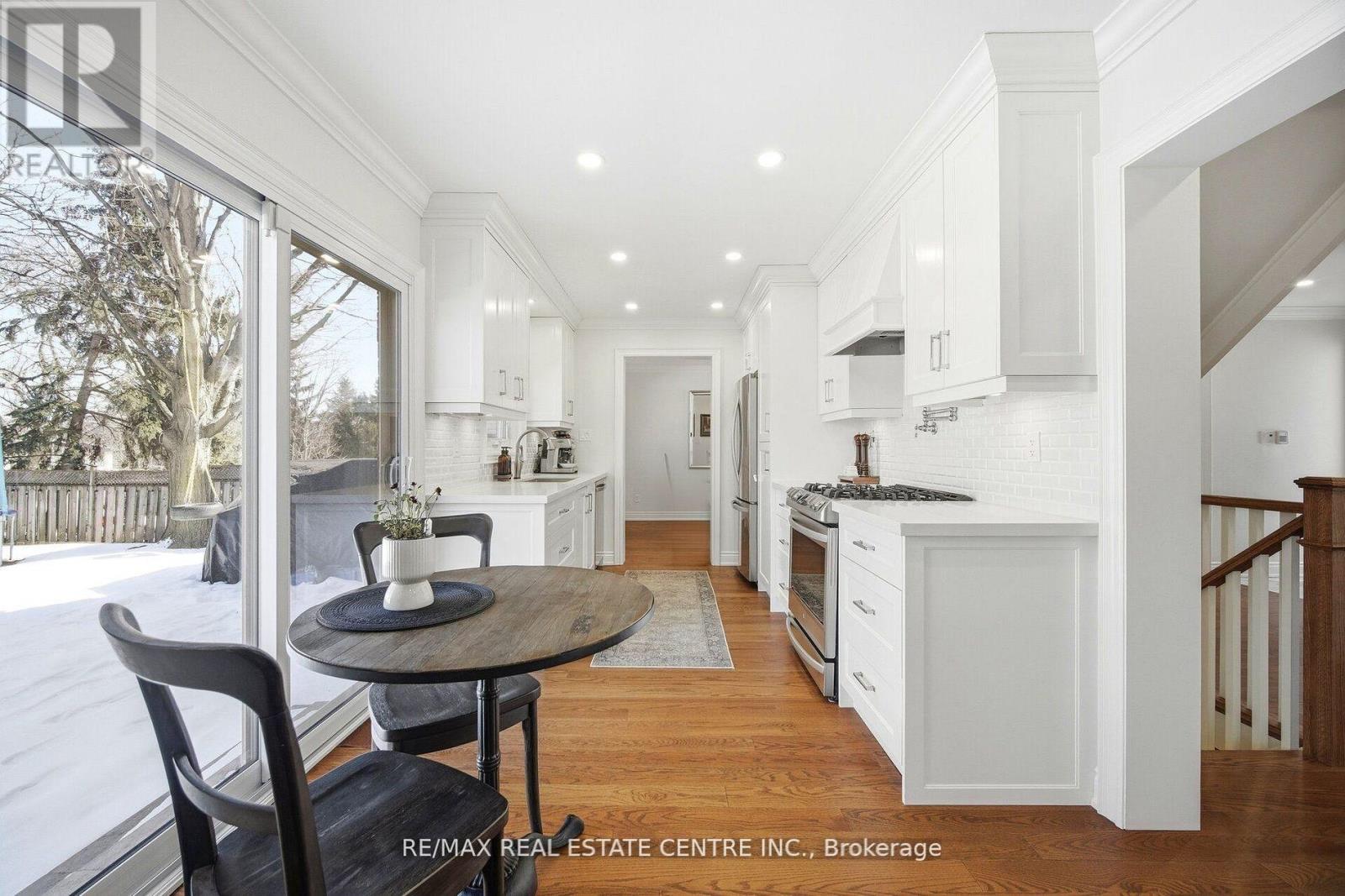 4253 Marblethorne Court, Mississauga, Ontario  L4W 2H9 - Photo 17 - W12923880