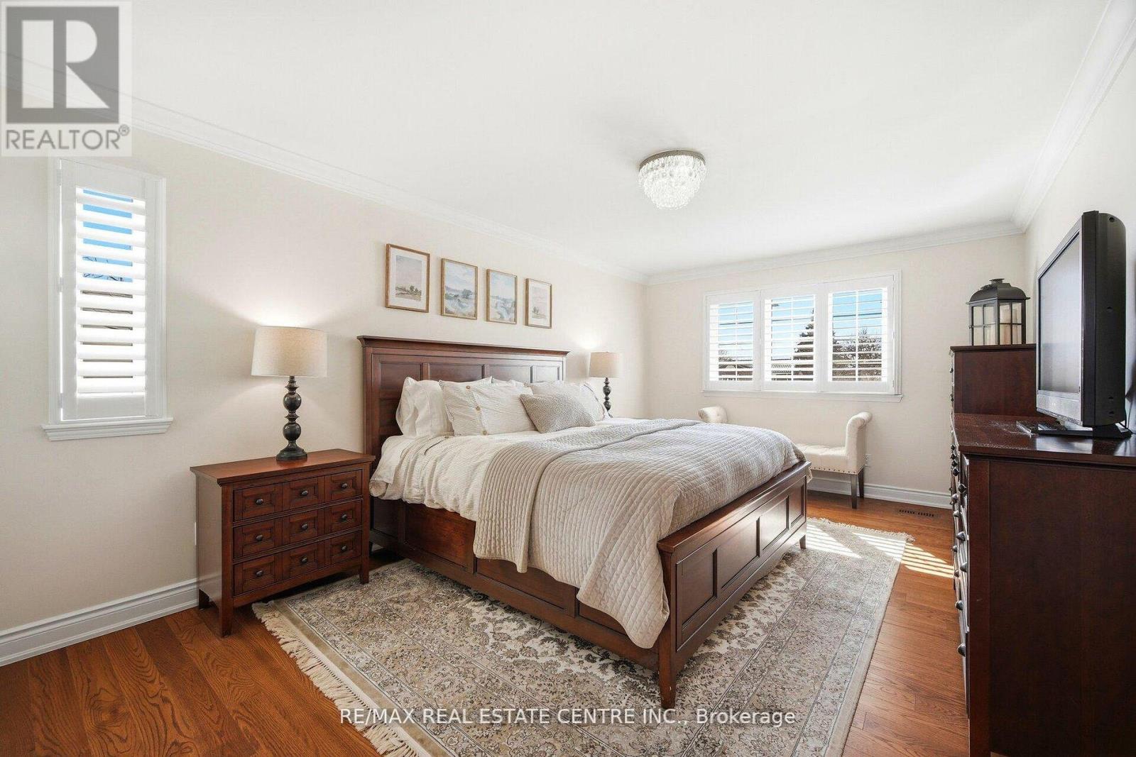 4253 Marblethorne Court, Mississauga, Ontario  L4W 2H9 - Photo 24 - W12923880