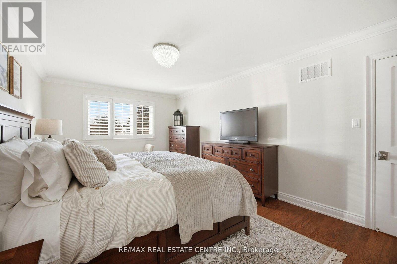 4253 Marblethorne Court, Mississauga, Ontario  L4W 2H9 - Photo 25 - W12923880