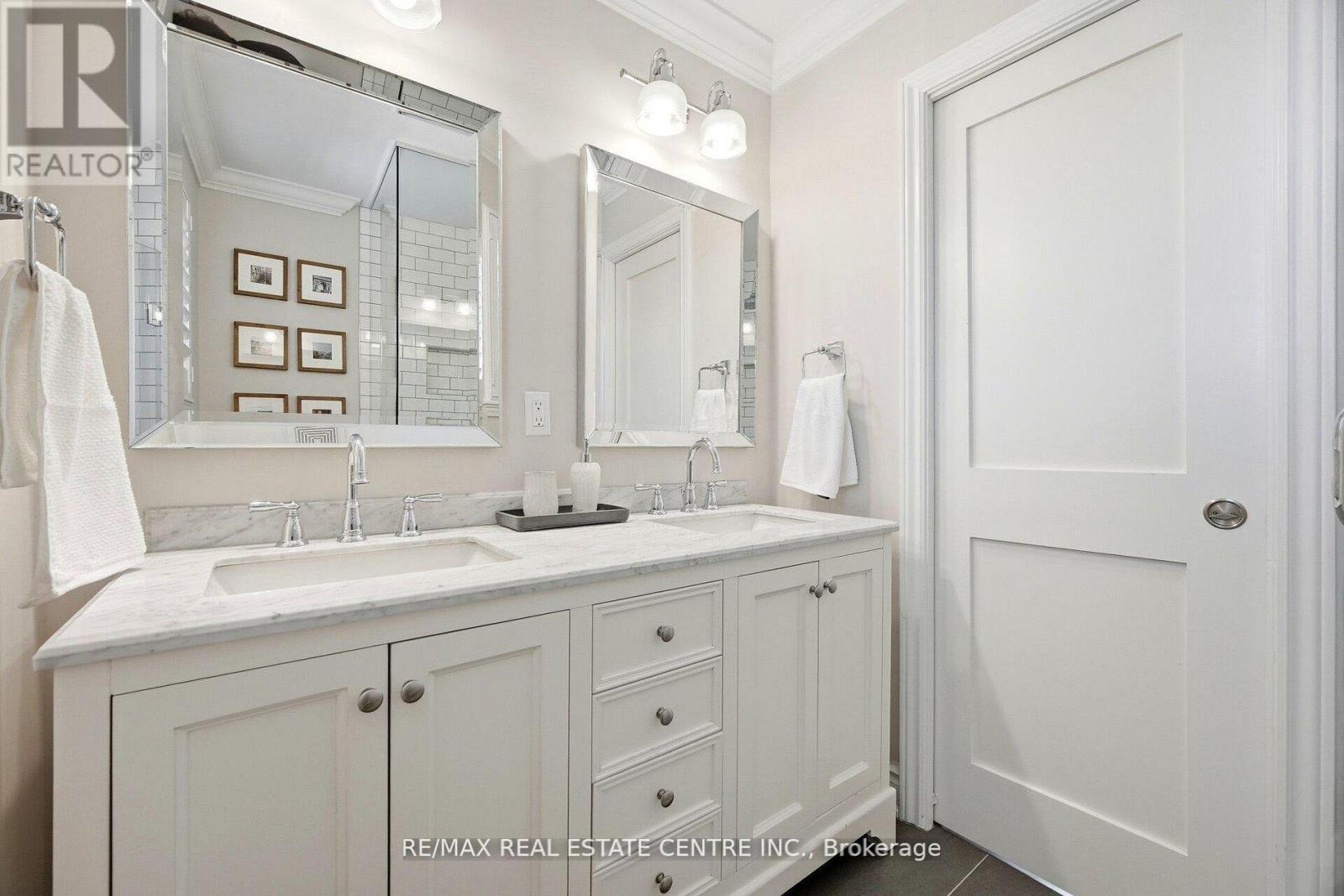 4253 Marblethorne Court, Mississauga, Ontario  L4W 2H9 - Photo 28 - W12923880