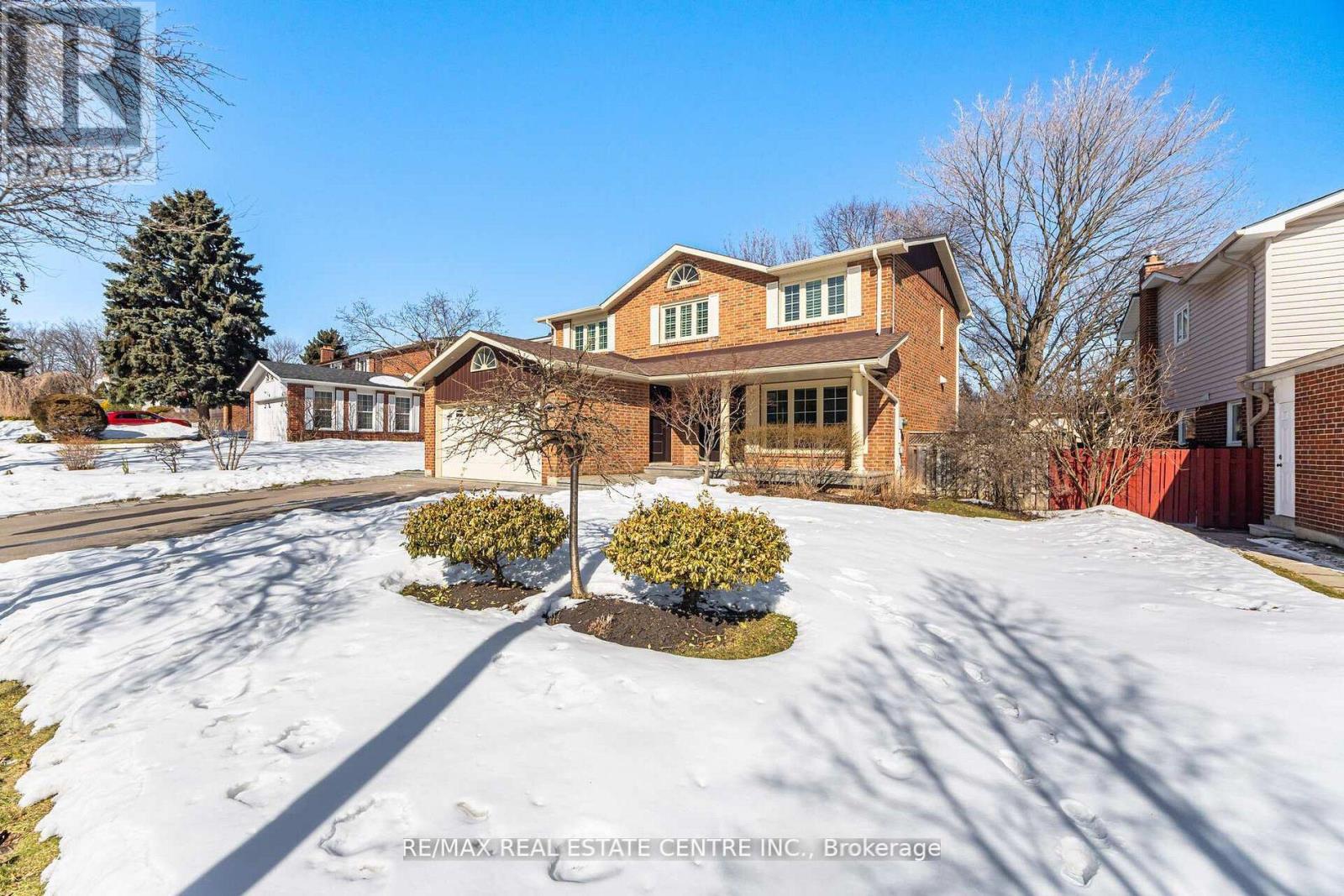 4253 Marblethorne Court, Mississauga, Ontario  L4W 2H9 - Photo 3 - W12923880