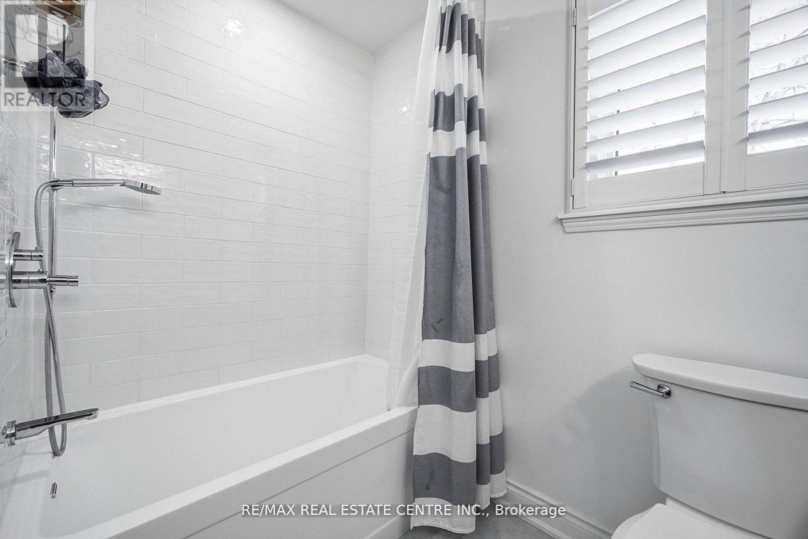 4253 Marblethorne Court, Mississauga, Ontario  L4W 2H9 - Photo 34 - W12923880