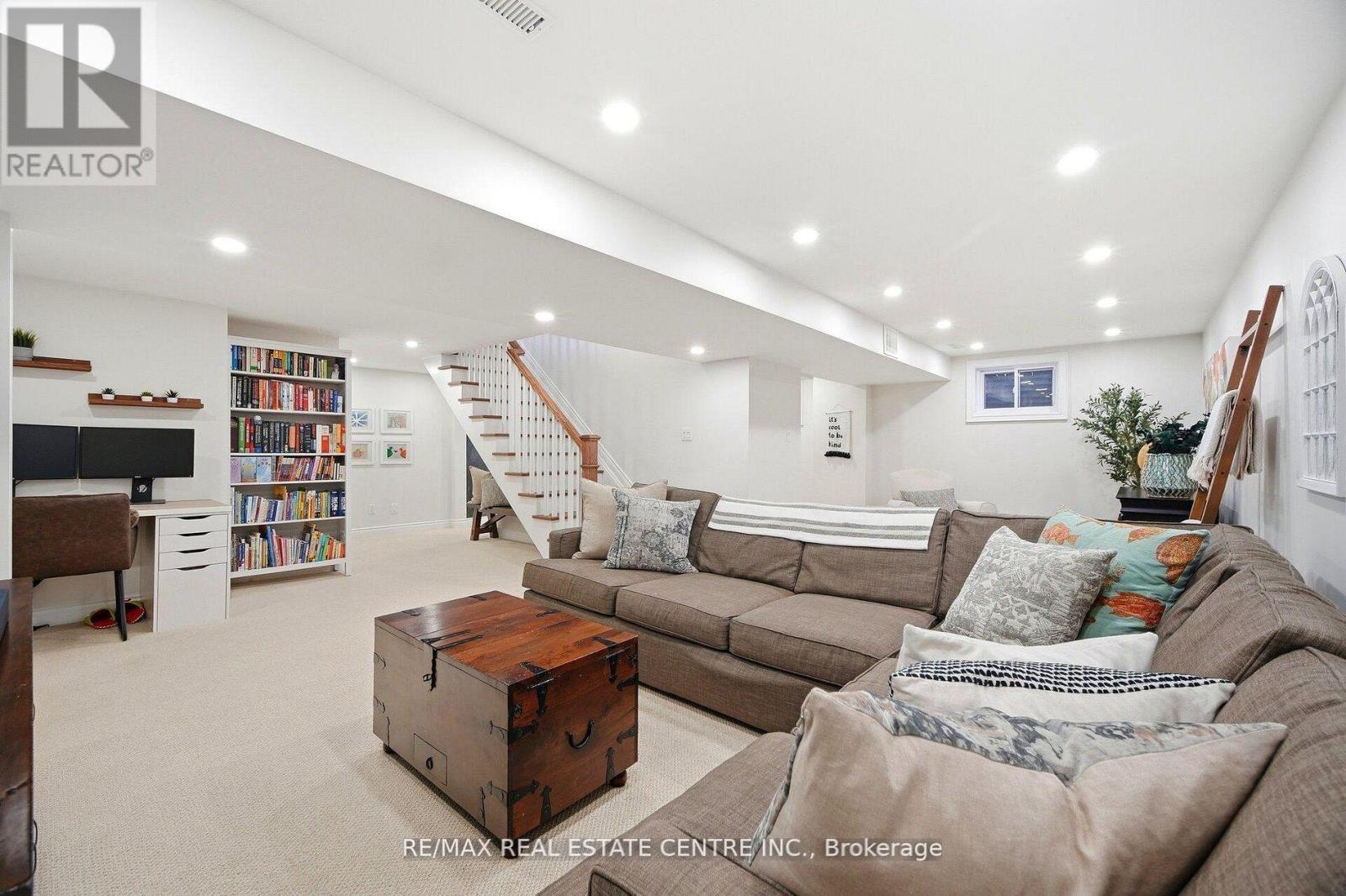 4253 Marblethorne Court, Mississauga, Ontario  L4W 2H9 - Photo 36 - W12923880