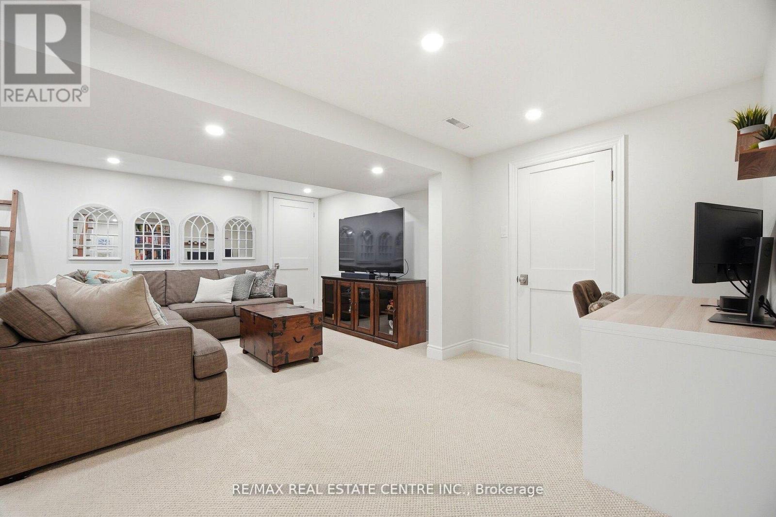 4253 Marblethorne Court, Mississauga, Ontario  L4W 2H9 - Photo 38 - W12923880