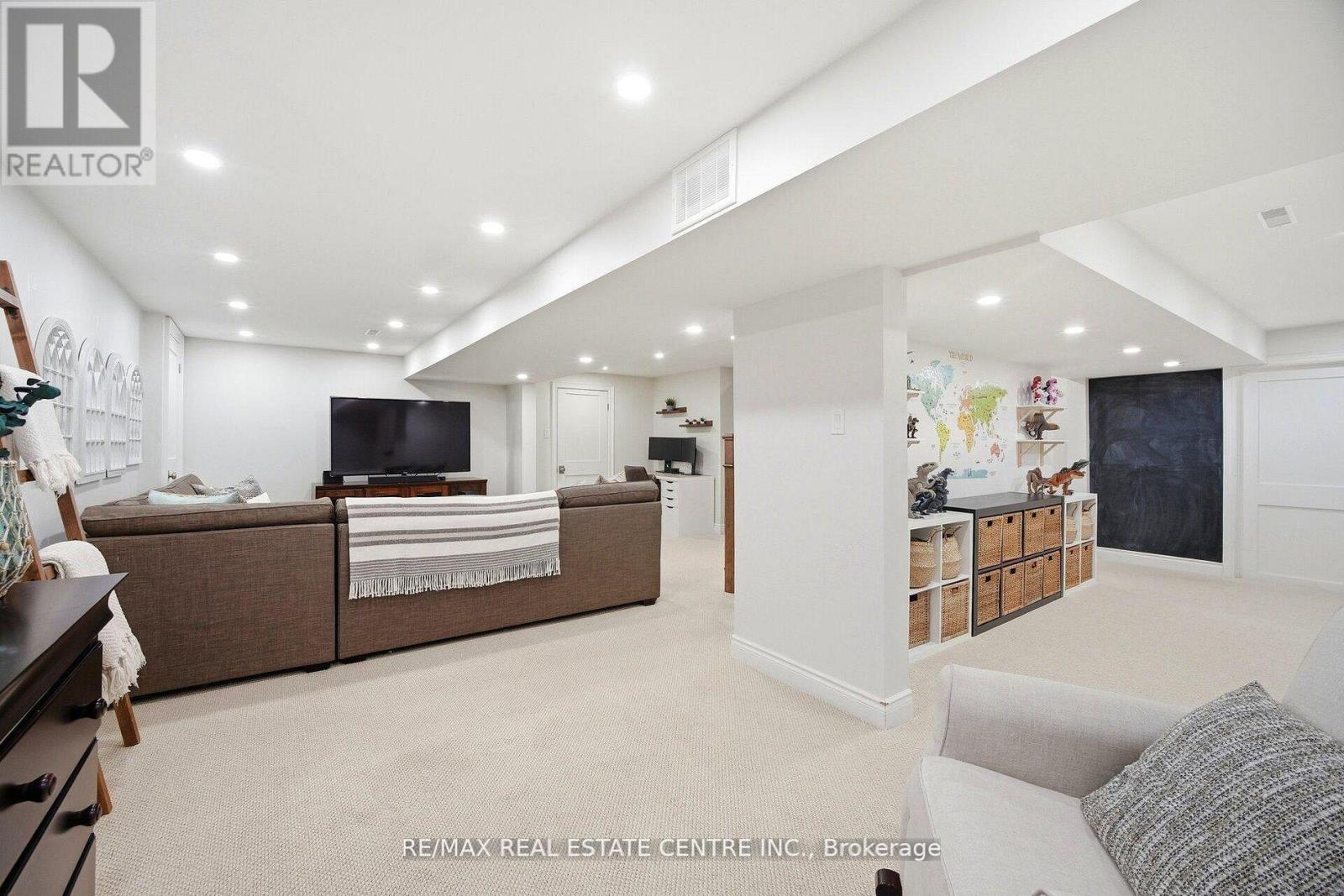 4253 Marblethorne Court, Mississauga, Ontario  L4W 2H9 - Photo 41 - W12923880