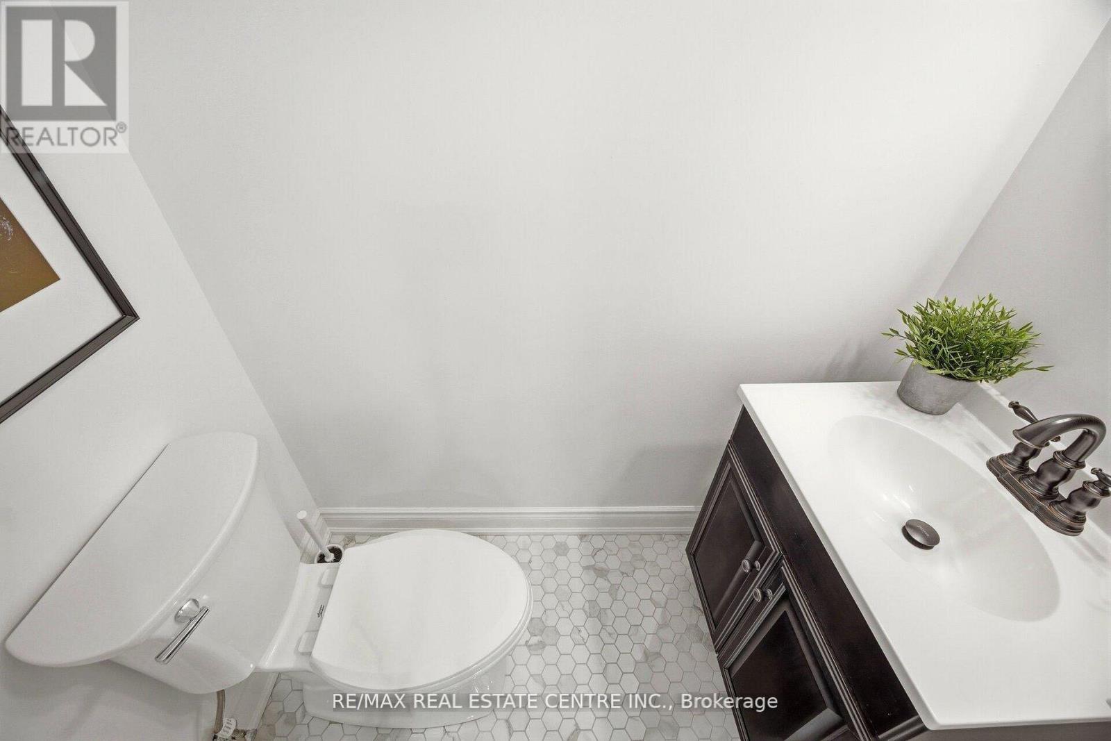 4253 Marblethorne Court, Mississauga, Ontario  L4W 2H9 - Photo 43 - W12923880