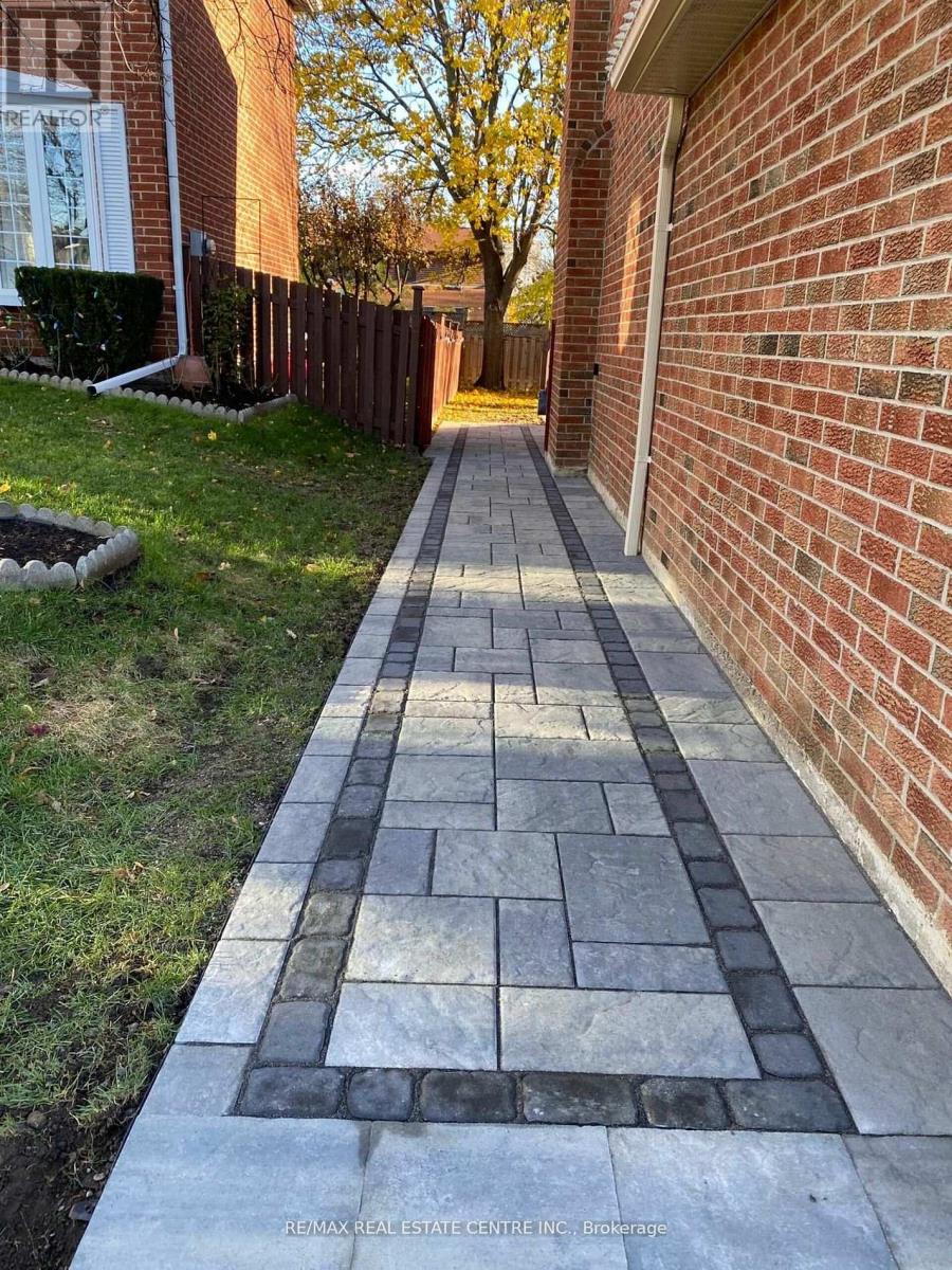 4253 Marblethorne Court, Mississauga, Ontario  L4W 2H9 - Photo 49 - W12923880