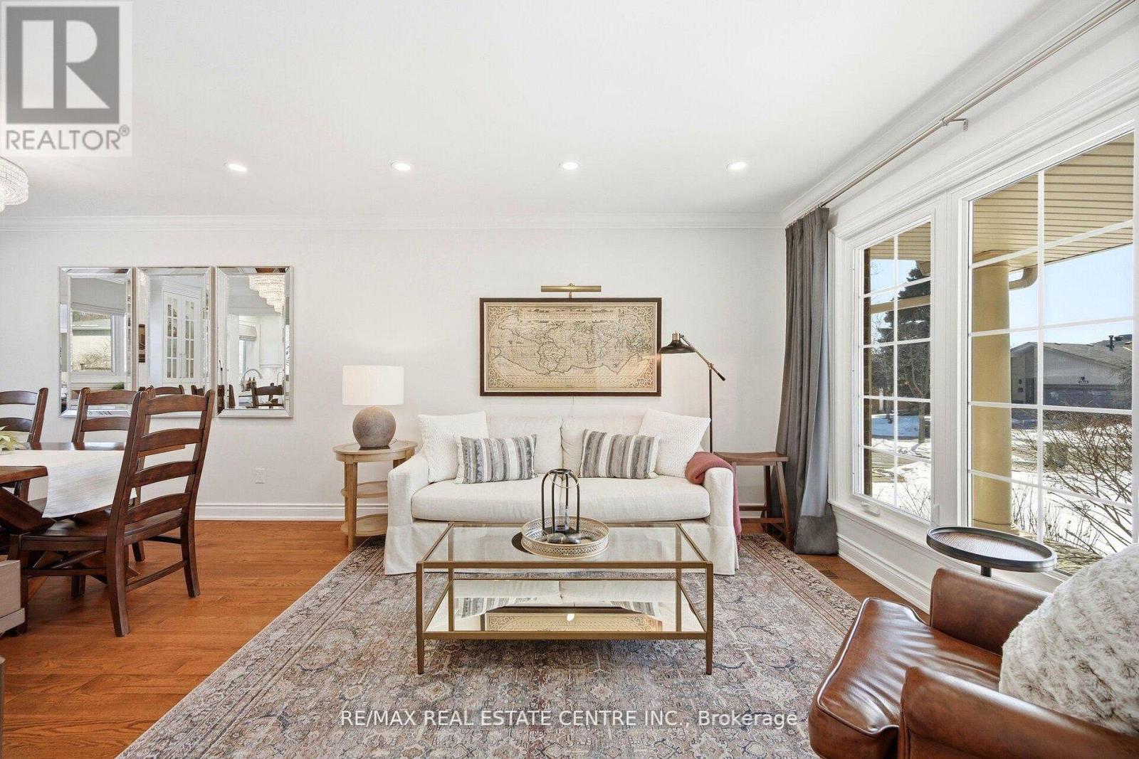 4253 Marblethorne Court, Mississauga, Ontario  L4W 2H9 - Photo 6 - W12923880