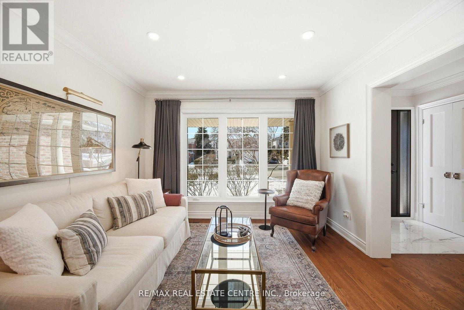 4253 Marblethorne Court, Mississauga, Ontario  L4W 2H9 - Photo 7 - W12923880