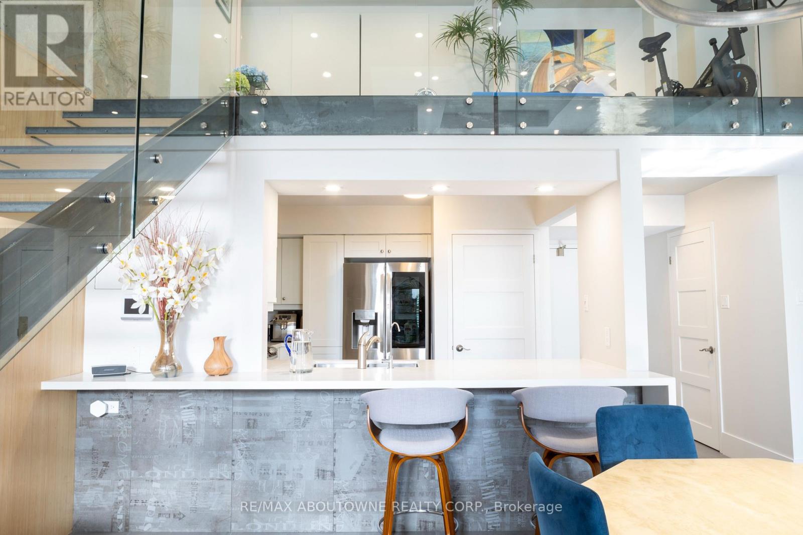 2 - 221 Robinson Street, Oakville, Ontario  L6J 7N9 - Photo 4 - W12923886