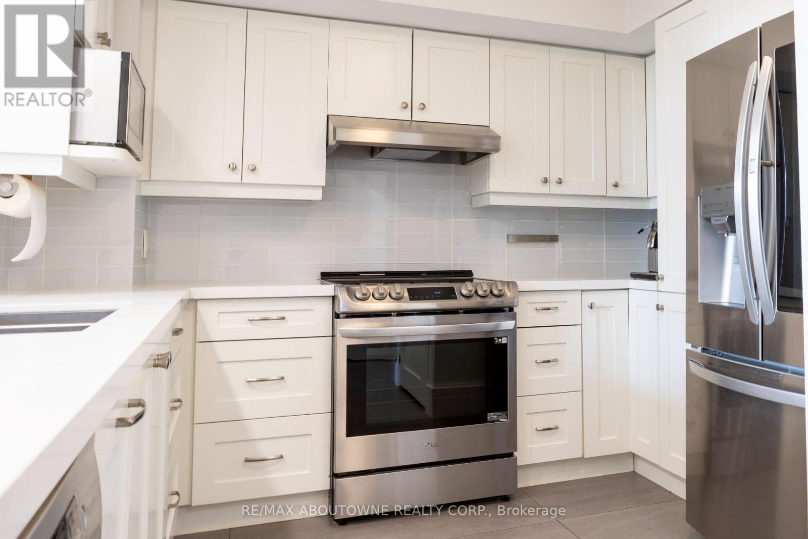 2 - 221 Robinson Street, Oakville, Ontario  L6J 7N9 - Photo 6 - W12923886