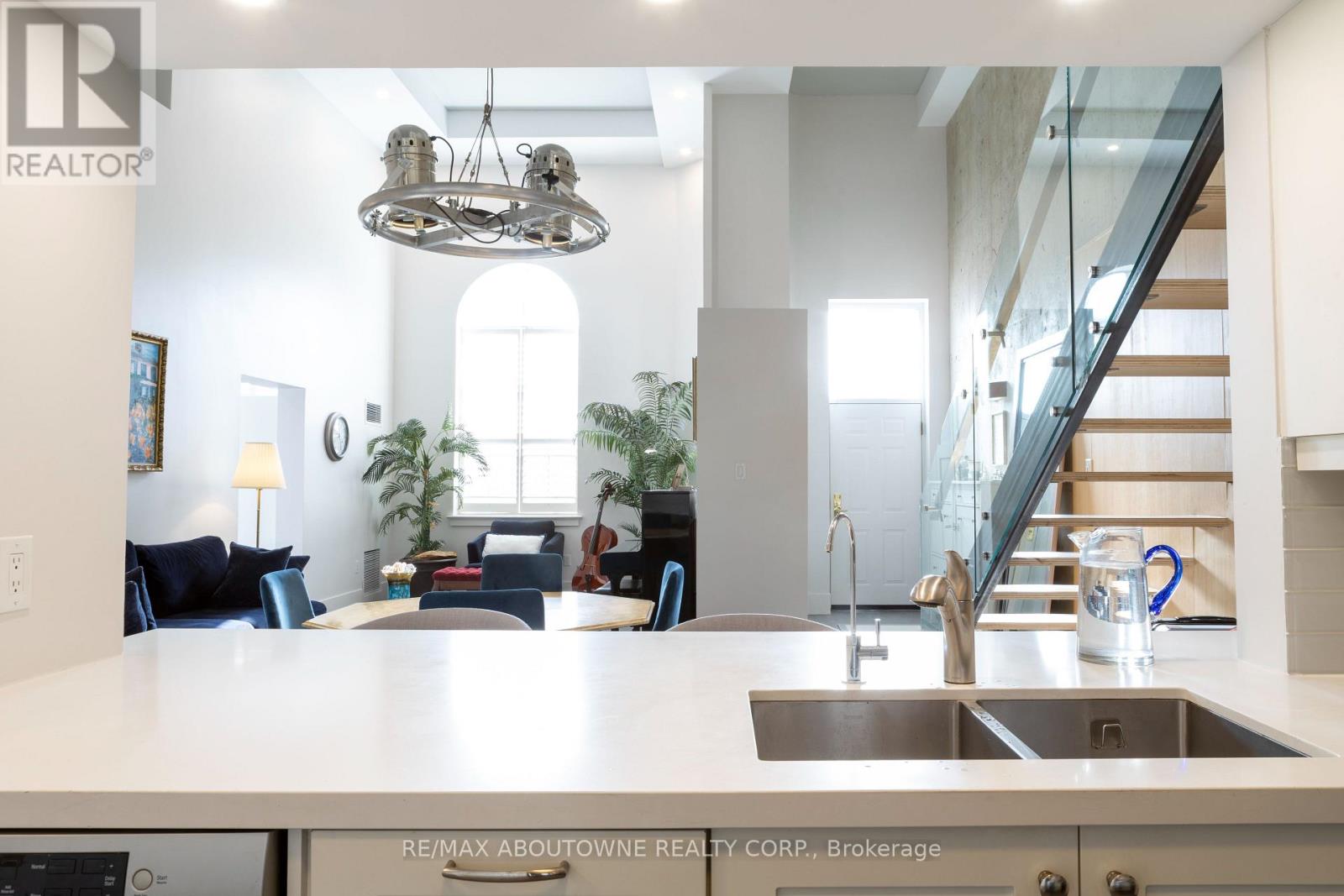 2 - 221 Robinson Street, Oakville, Ontario  L6J 7N9 - Photo 7 - W12923886