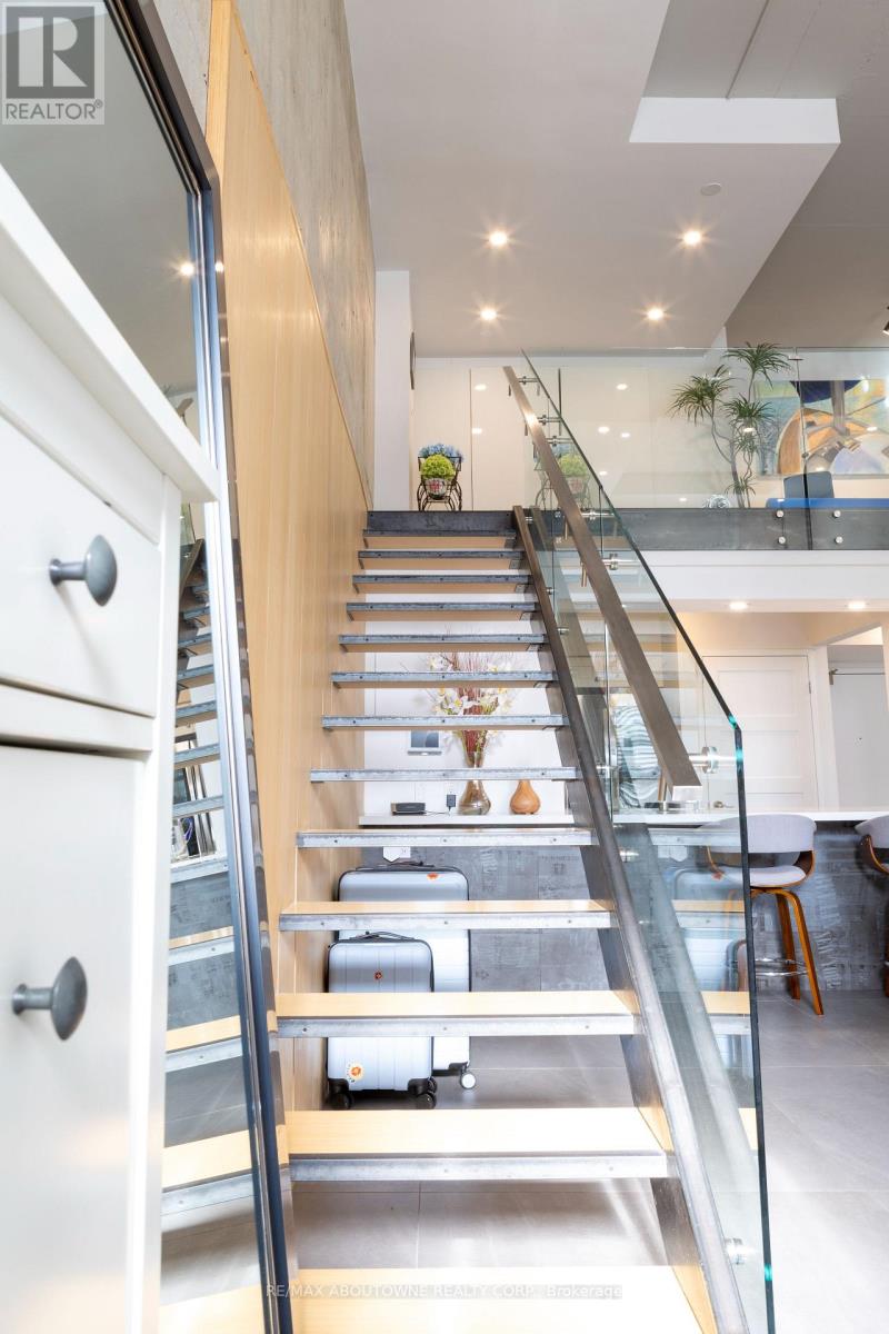 2 - 221 Robinson Street, Oakville, Ontario  L6J 7N9 - Photo 8 - W12923886