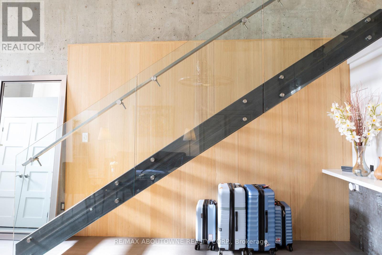 2 - 221 Robinson Street, Oakville, Ontario  L6J 7N9 - Photo 9 - W12923886