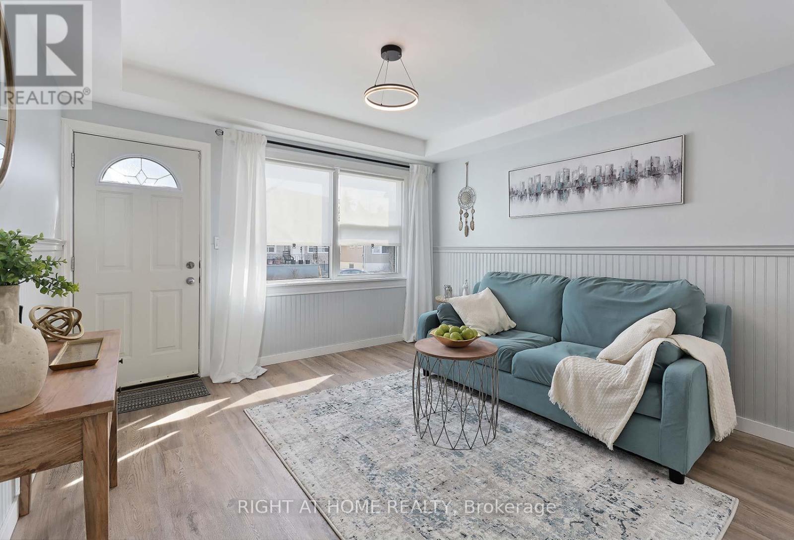 27 Brighton Avenue, St. Catharines (Facer), Ontario  L2M 5S6 - Photo 7 - X12923602