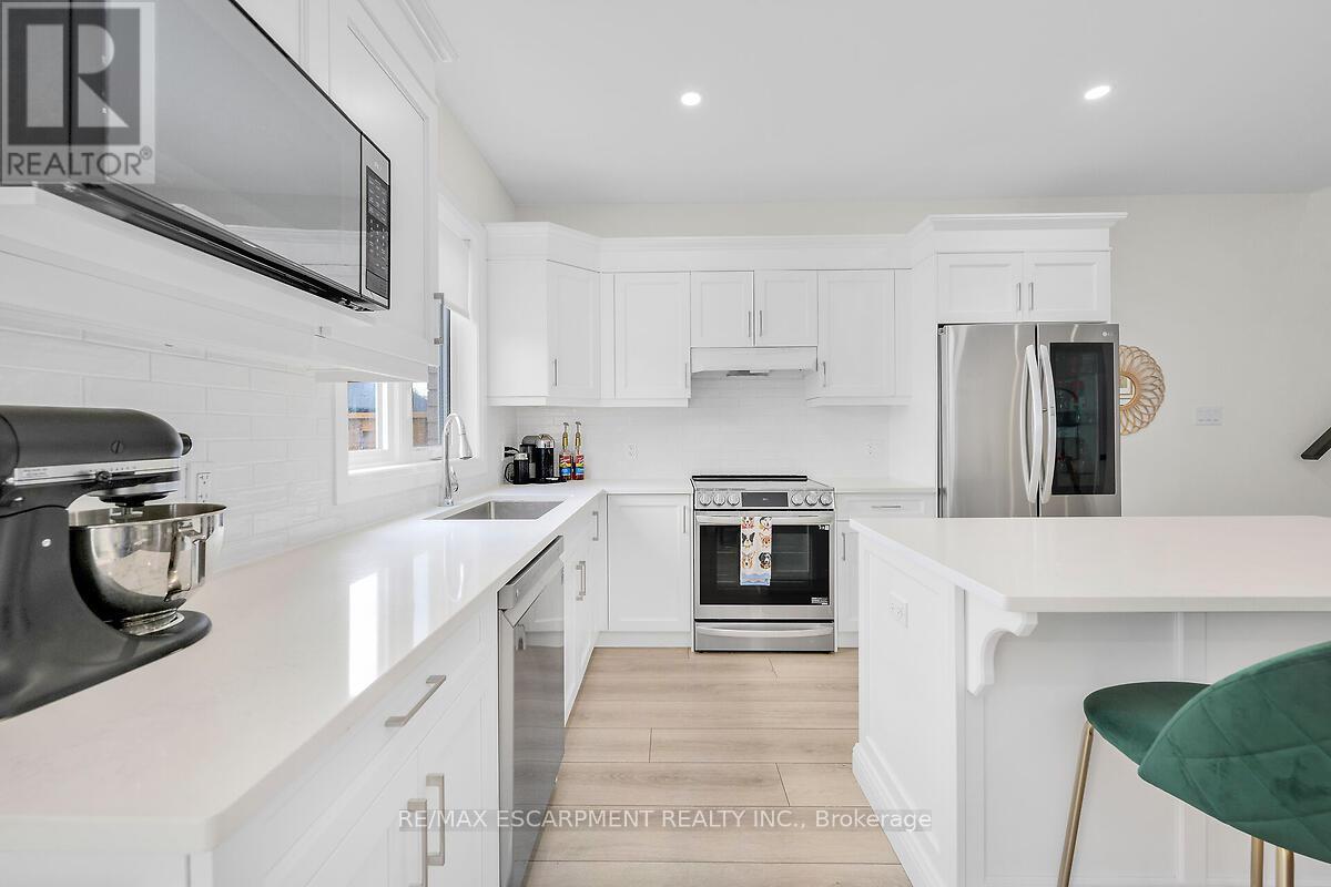 58 Peachleaf Lane, Norfolk (Waterford), Ontario  N0E 1Y0 - Photo 11 - X12923712