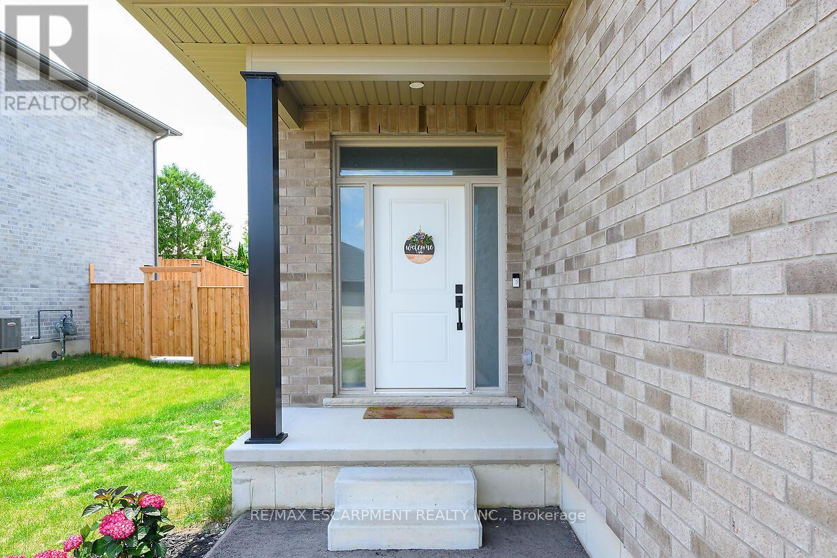 58 Peachleaf Lane, Norfolk (Waterford), Ontario  N0E 1Y0 - Photo 5 - X12923712