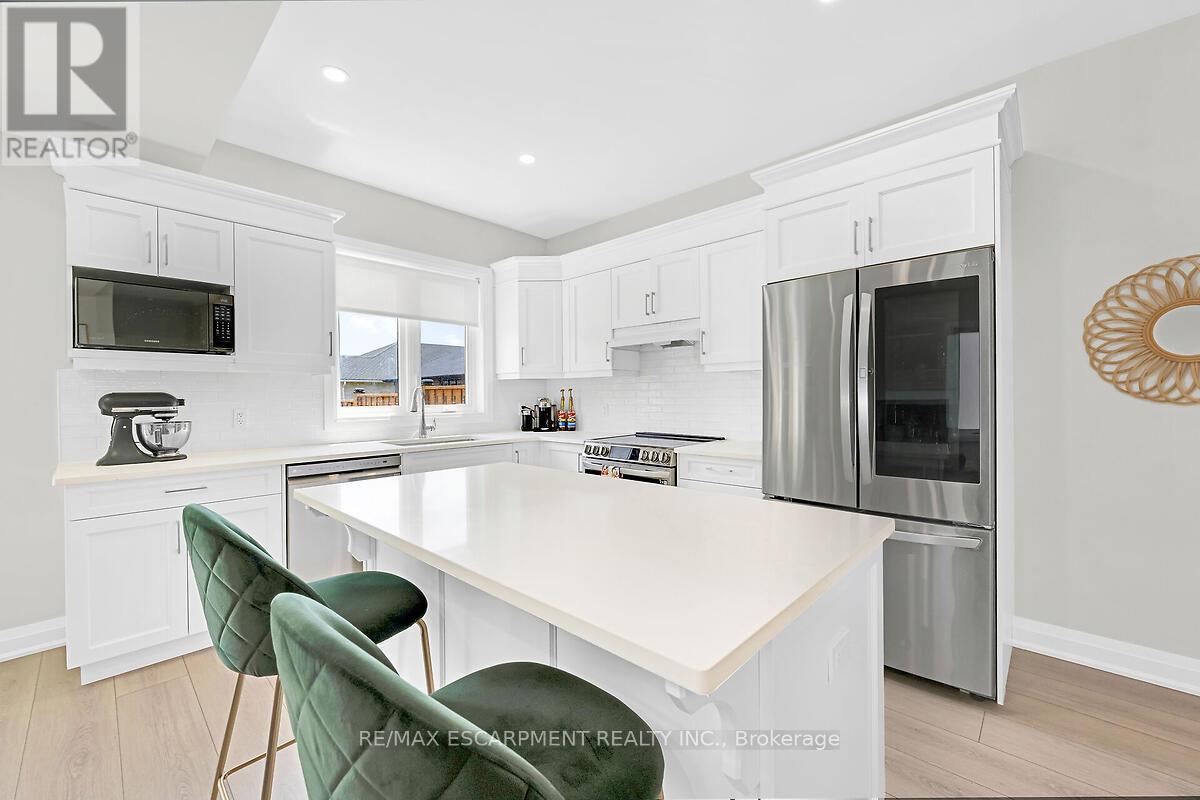 58 Peachleaf Lane, Norfolk (Waterford), Ontario  N0E 1Y0 - Photo 8 - X12923712