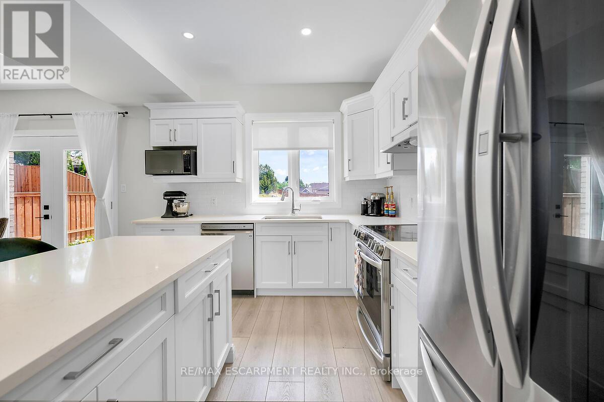 58 Peachleaf Lane, Norfolk (Waterford), Ontario  N0E 1Y0 - Photo 9 - X12923712